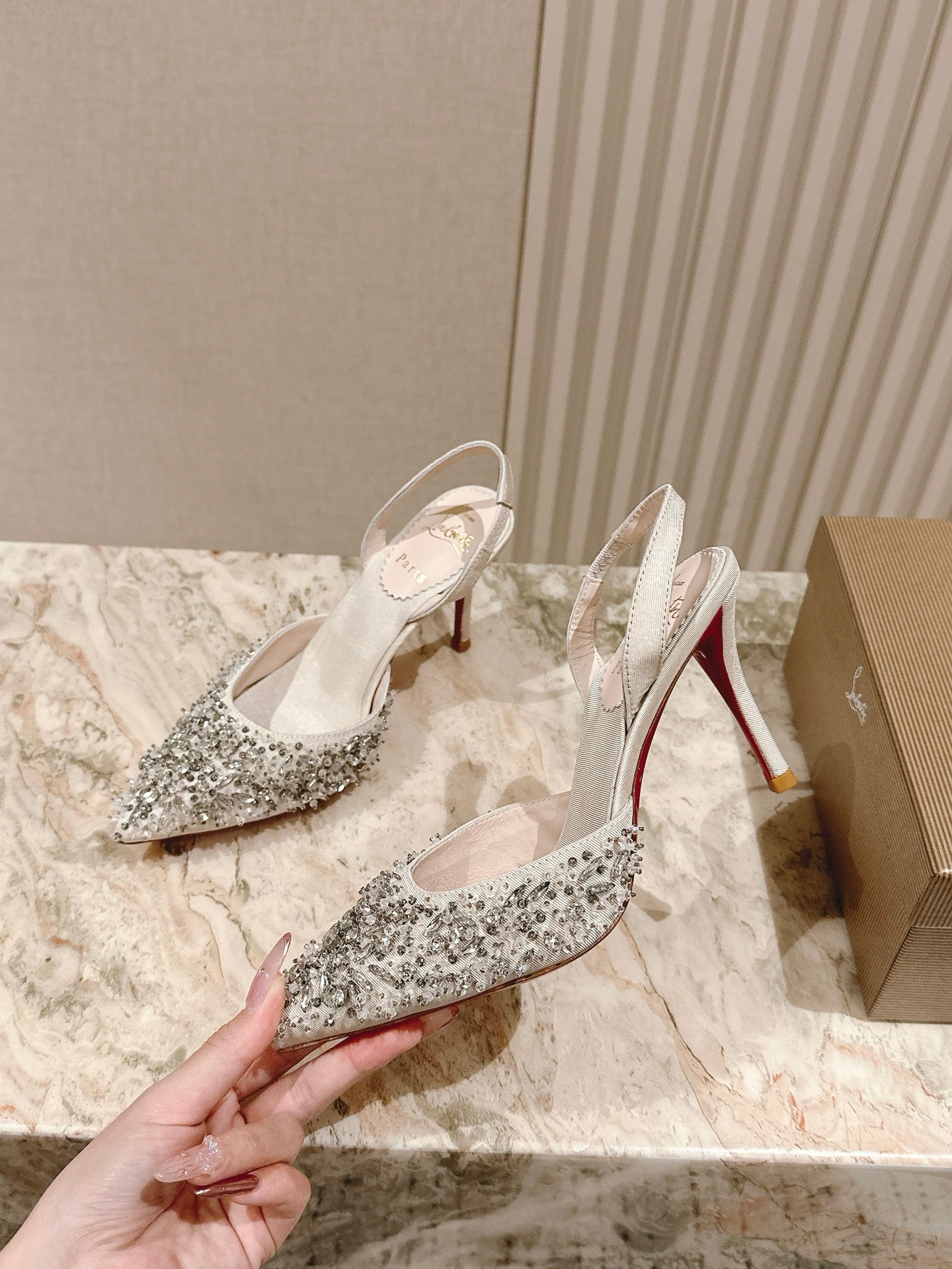 EMBELLISHED QUEENISSIMA SLINGBACK PUMPS 95MM IN WHITE GLITTER CALFSKIN
