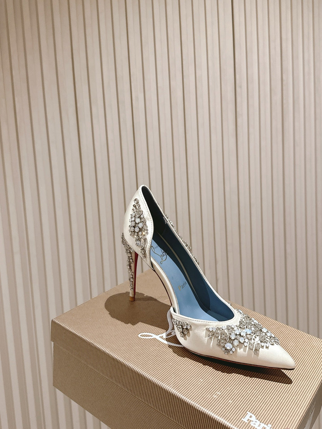 STUDDED RHINESTONE IRIZA PUMPS 105MM IN WHITE SATIN