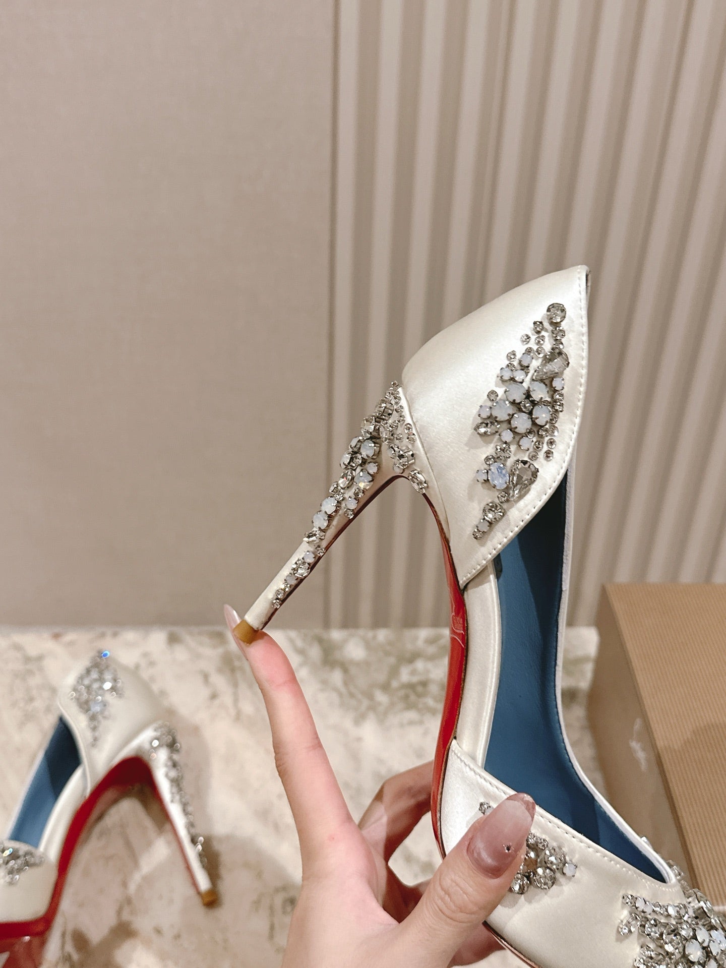 STUDDED RHINESTONE IRIZA PUMPS 105MM IN WHITE SATIN