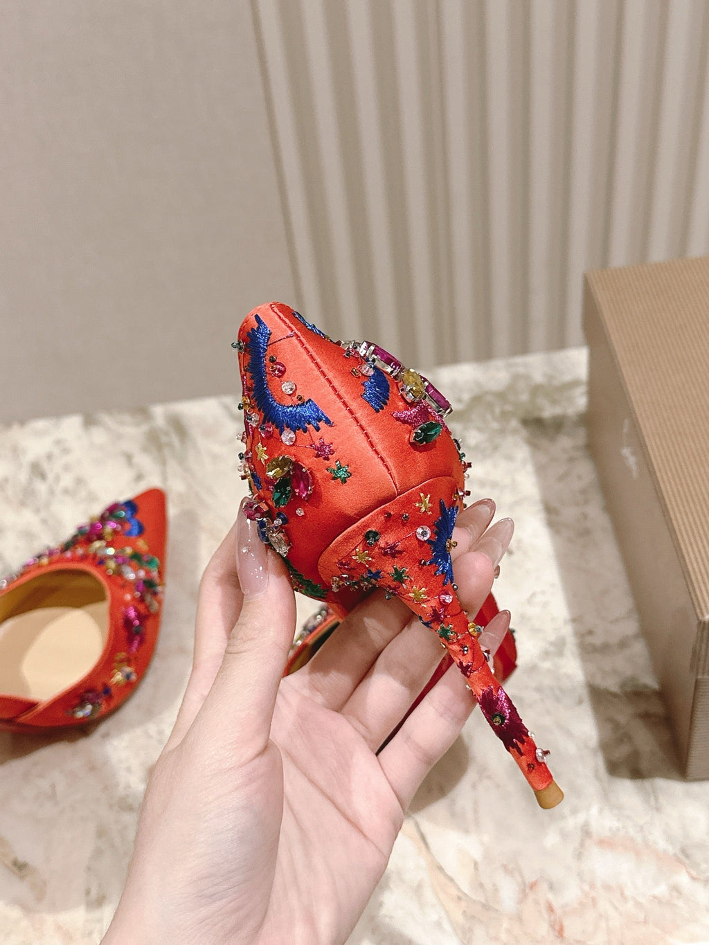COLORFUL EMBROIDERED IRIZA PUMPS 105MM IN CORAL SATIN