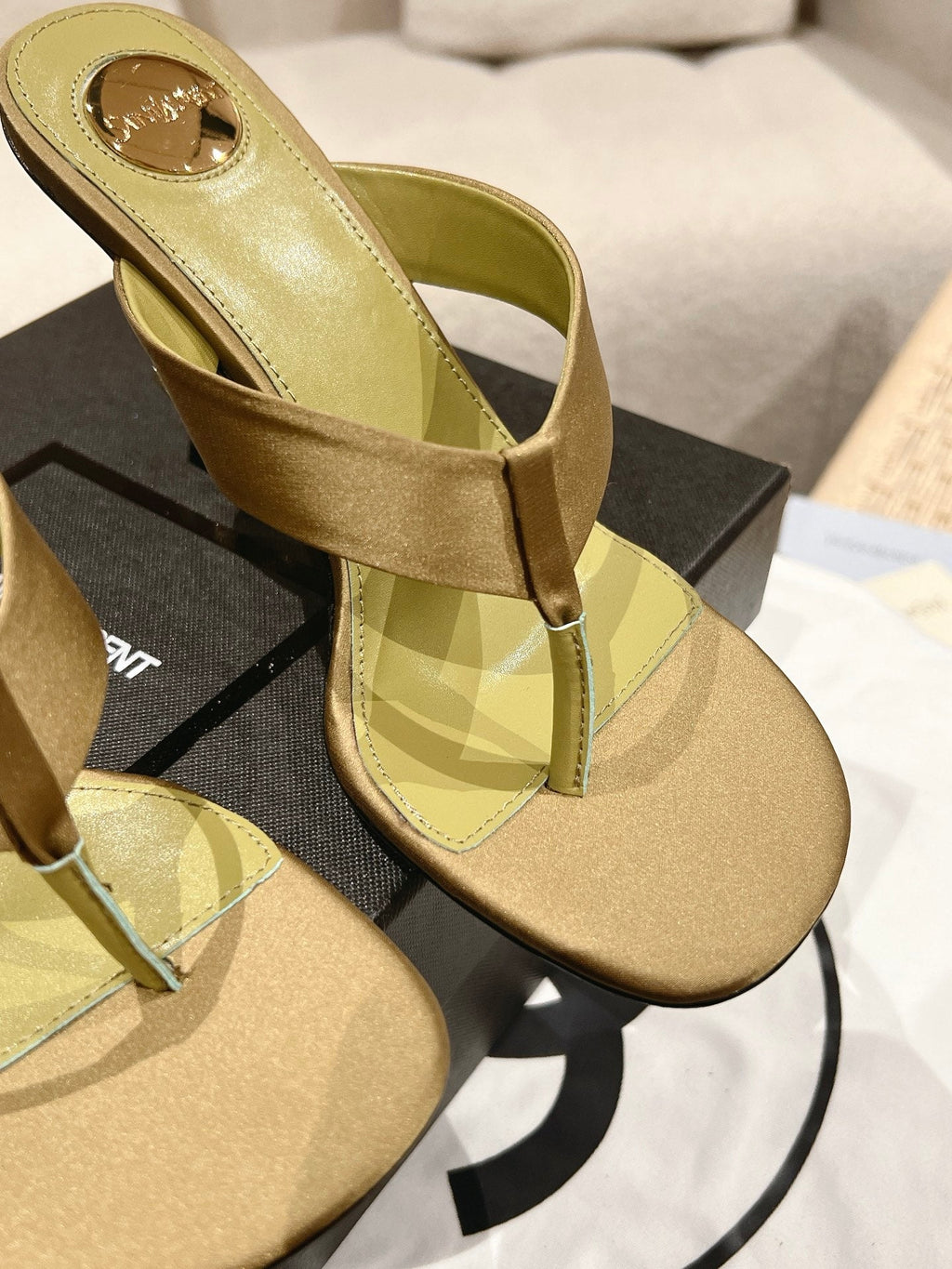 YSL 26S HEELED THONG SANDALS 85 MM IN MOSS GREEN SATIN