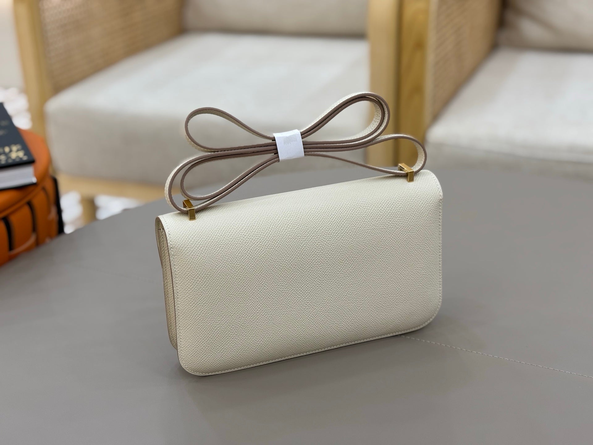 HM 25S CONSTANCE ELAN 24 CM IN CREAM WHITE EPSOM WITH GOLD HARDWARE
