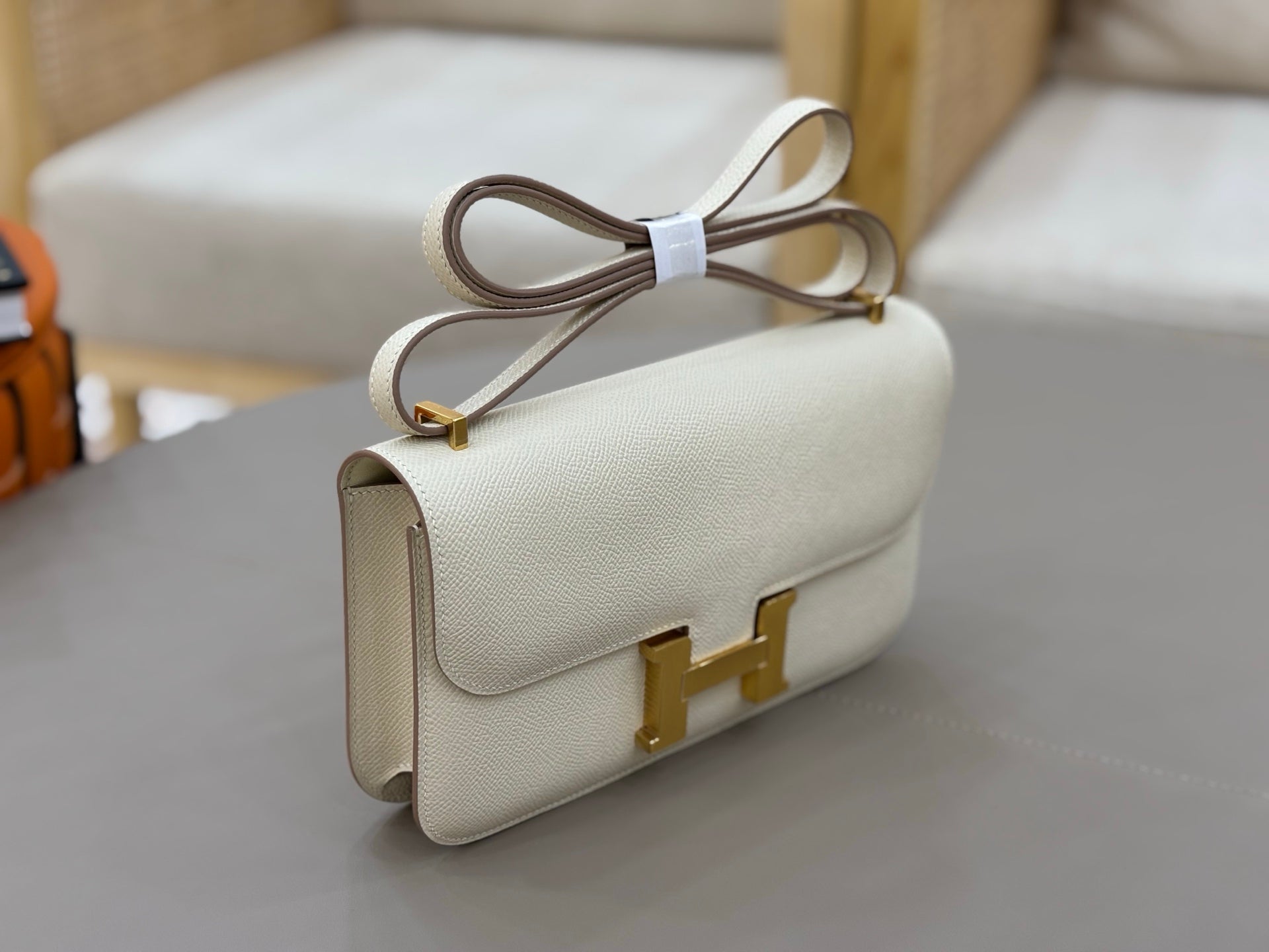HM 25S CONSTANCE ELAN 24 CM IN CREAM WHITE EPSOM WITH GOLD HARDWARE