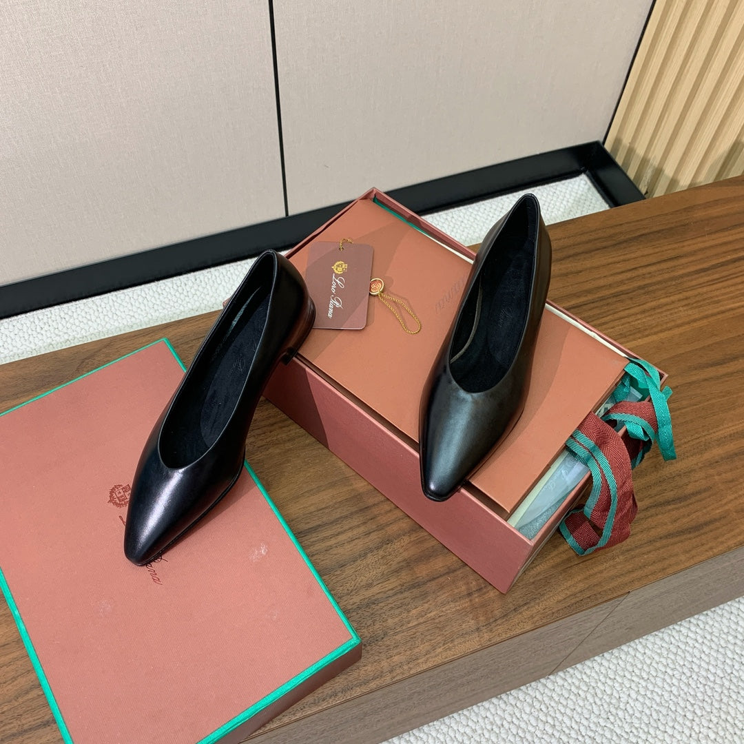 LP 26S BALLET FLATS IN BLACK CALFSKIN