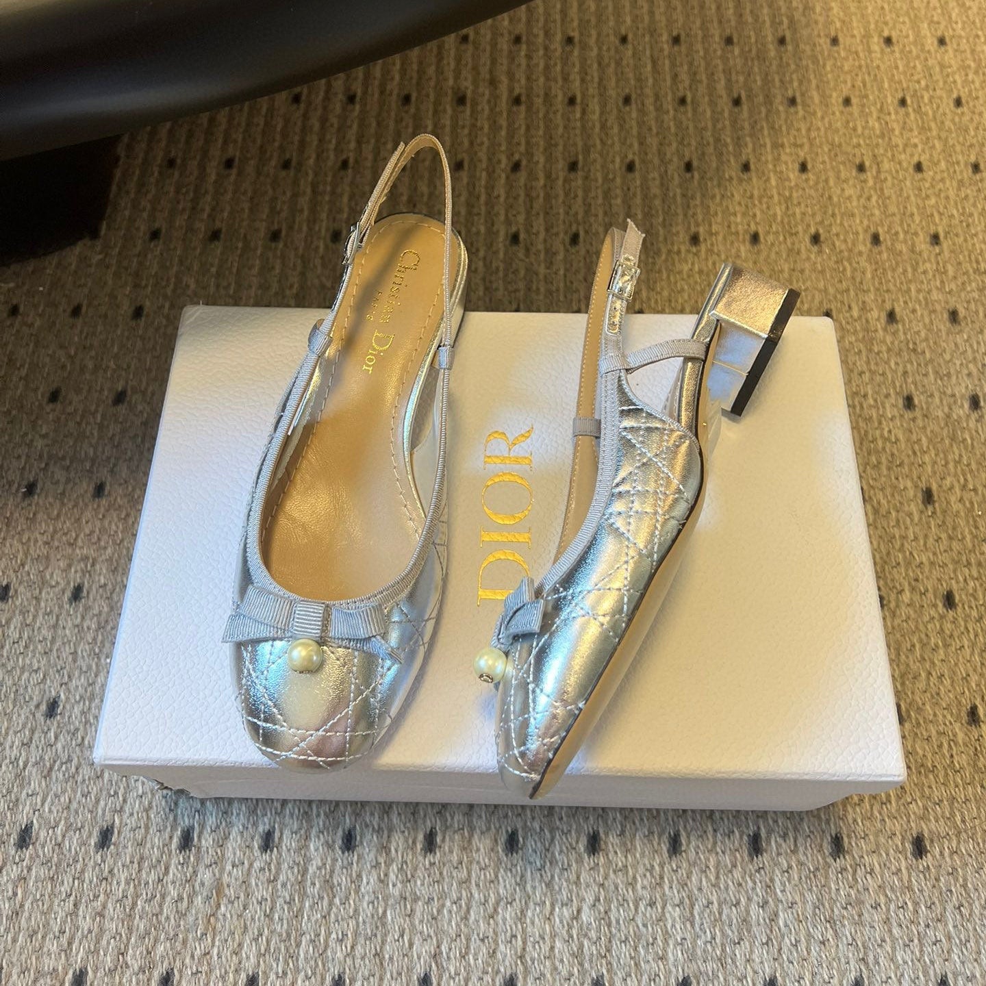 DIOR 26S OPEN BACK SANDALS IN SILVER CALFSKIN WITH PEARL BOW