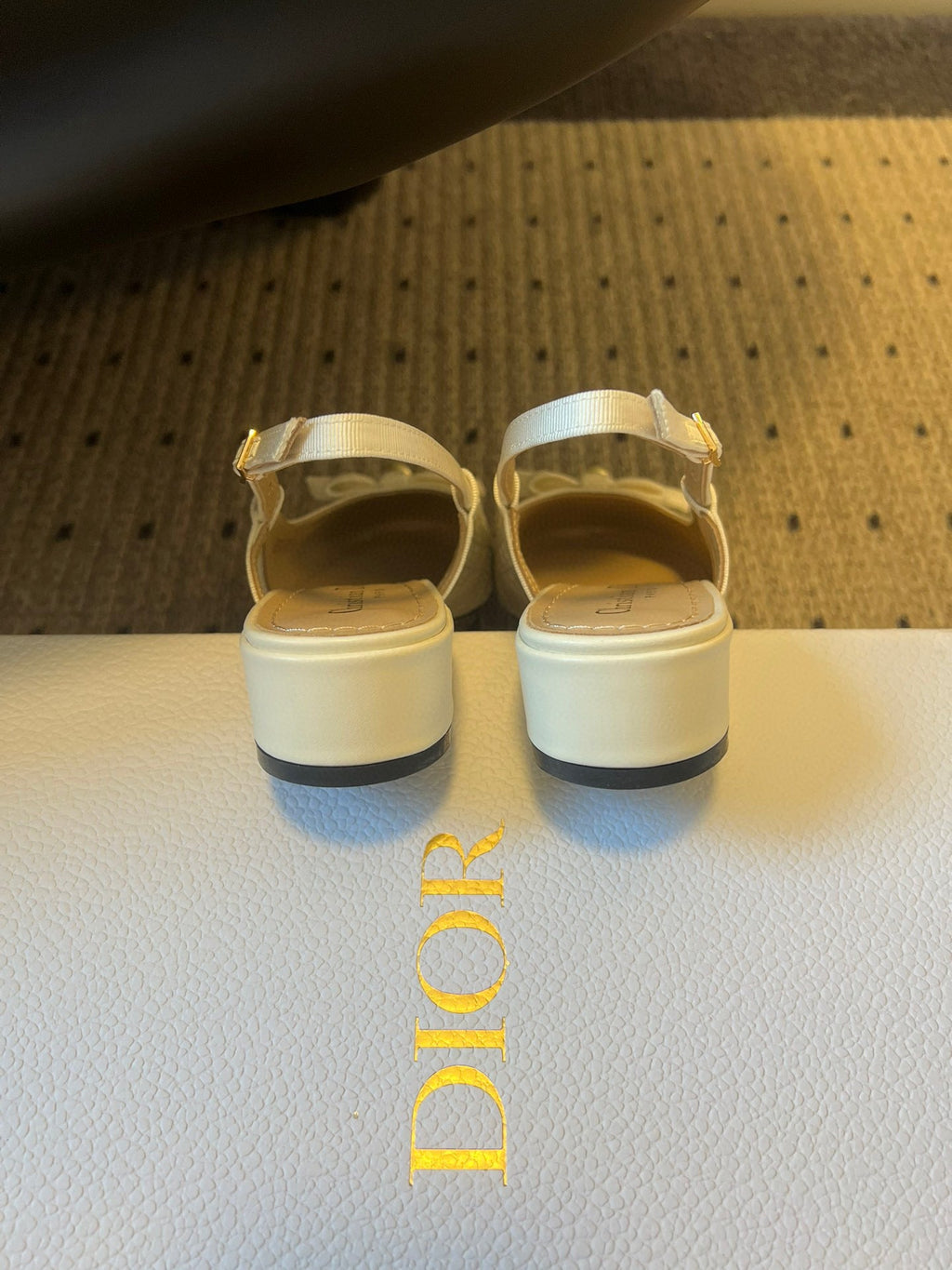 DIOR 26S OPEN BACK SANDALS IN CREAM WHITE CALFSKIN WITH PEARL BOW