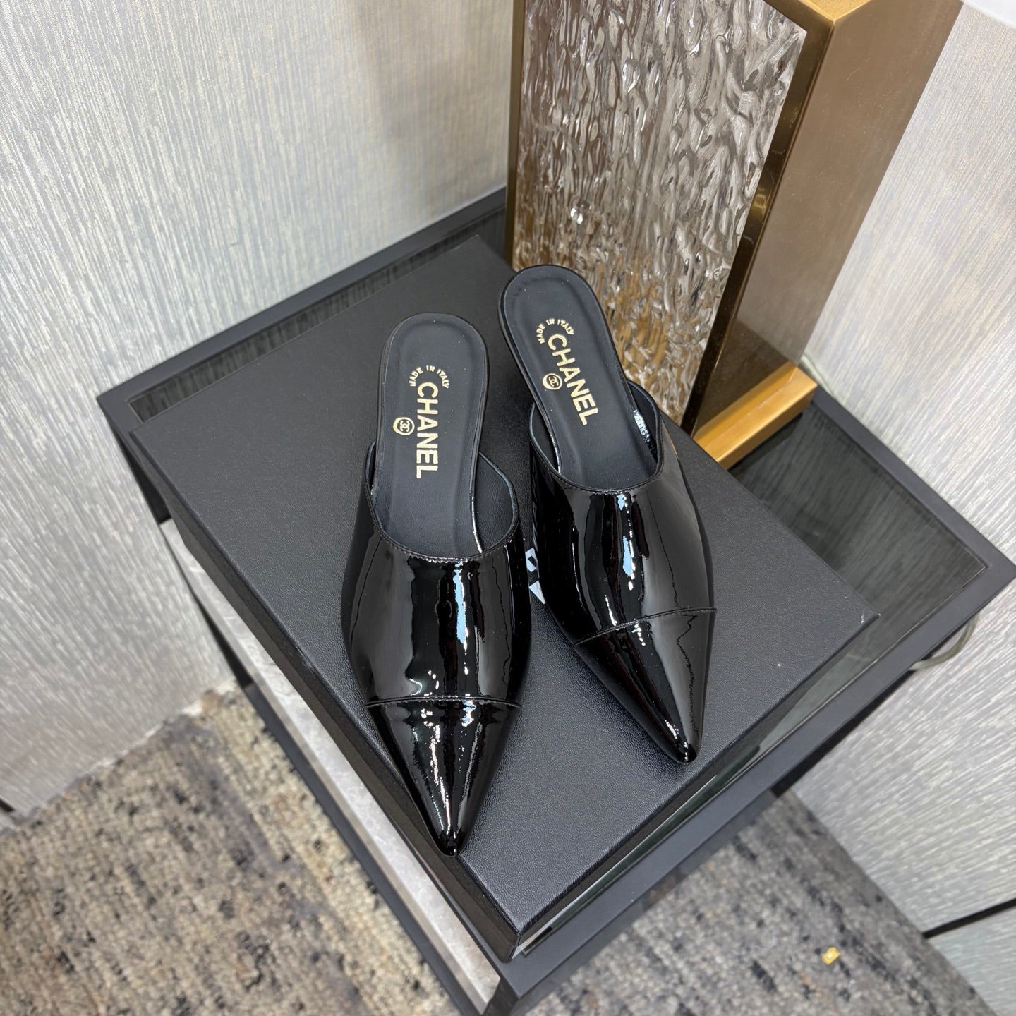 LV 26S HIGH-HEELED MULES 40 MM IN BLACK PATENT CALFSKIN