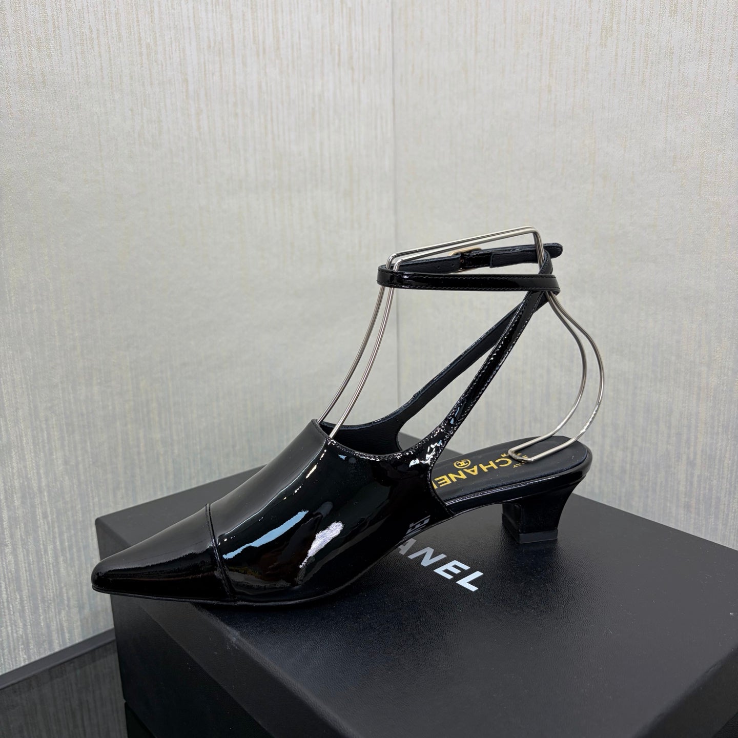 LV 26S SLINGBACK HIGH HEELS 40 MM IN BLACK PATENT CALFSKIN