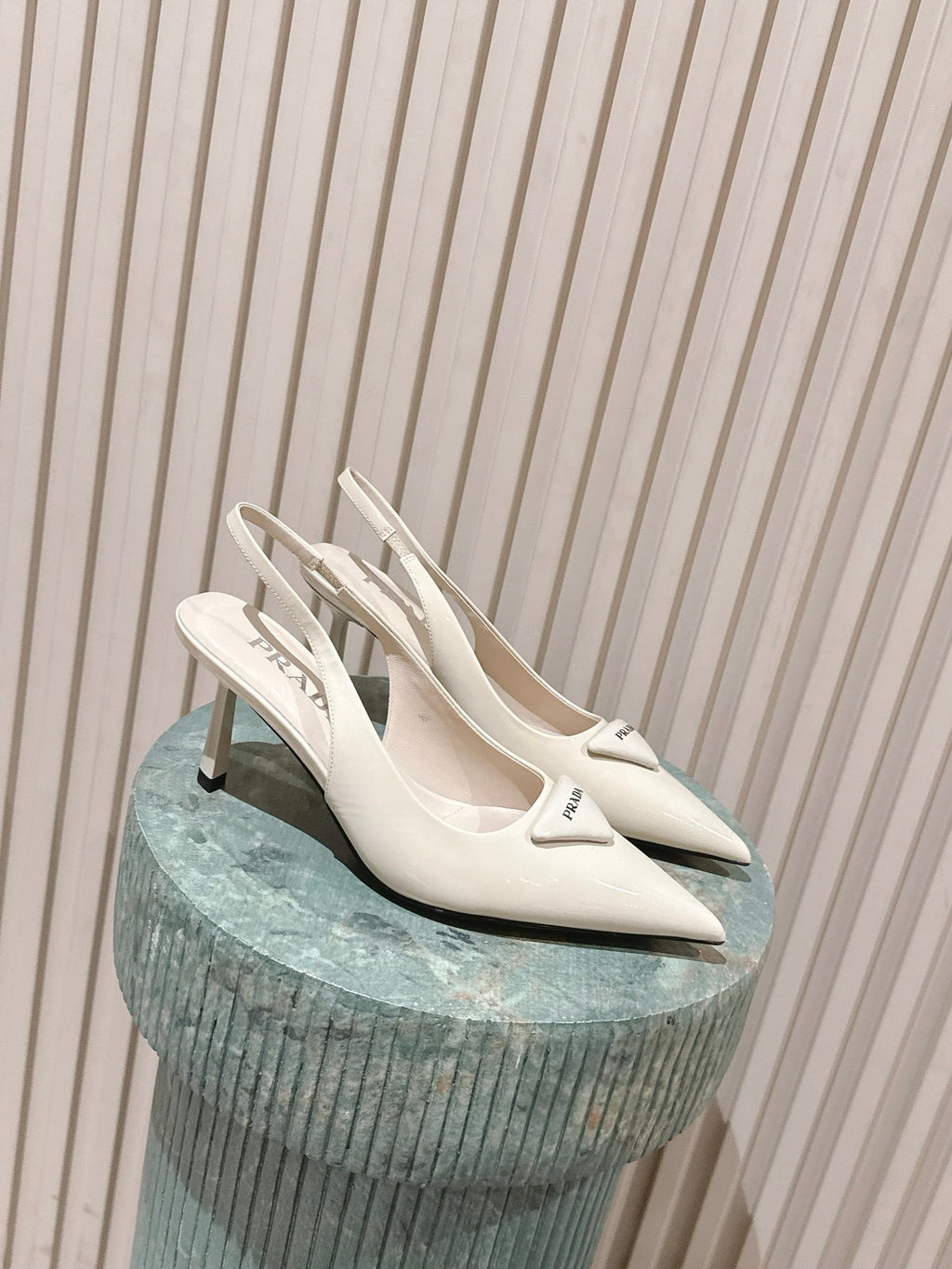 PRADA 26S POINTED-TOE SLINGBACK HEELS 75MM IN LIGHT BEIGE PATENT CALFSKIN