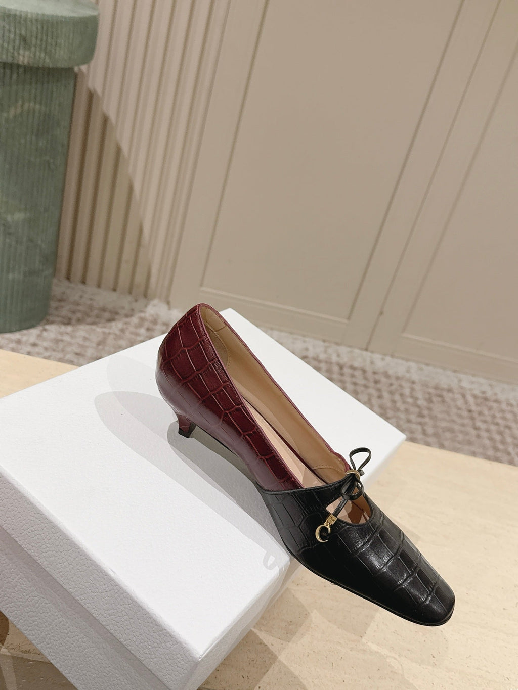 DIOR 26S MARY JANE 40MM IN BLACK AND RED CROCODILE EMBOSSED CALFSKIN KITTEN HEELS