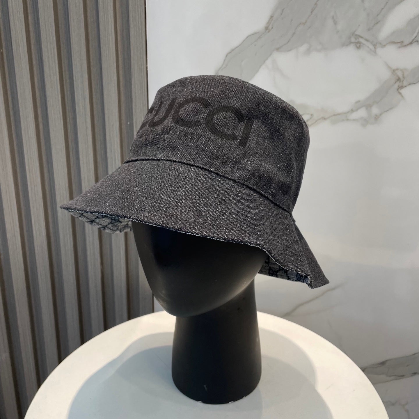 GUCCI 26S REVERSIBLE BUCKET HAT STYLE 14