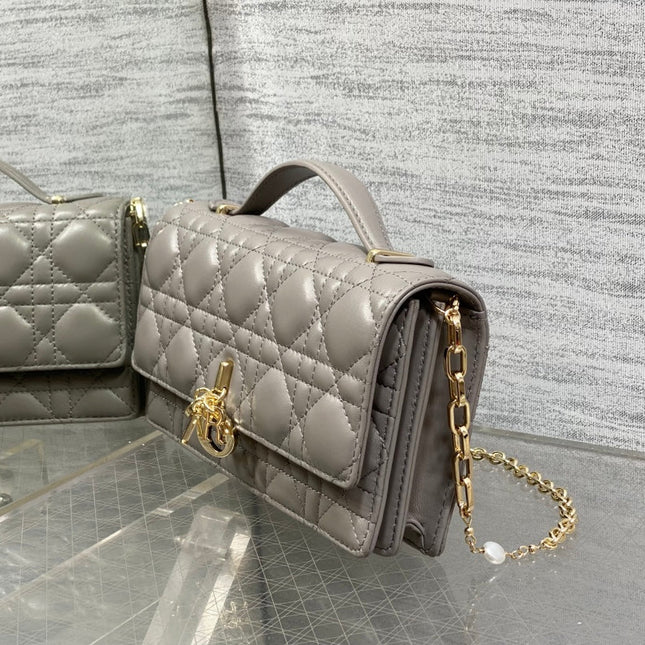 DIOR 25S DIOR TALK PHONE POUCH 21 IN DIRTY LILAC CANNAGE LAMBSKIN GOLD HARDWARE