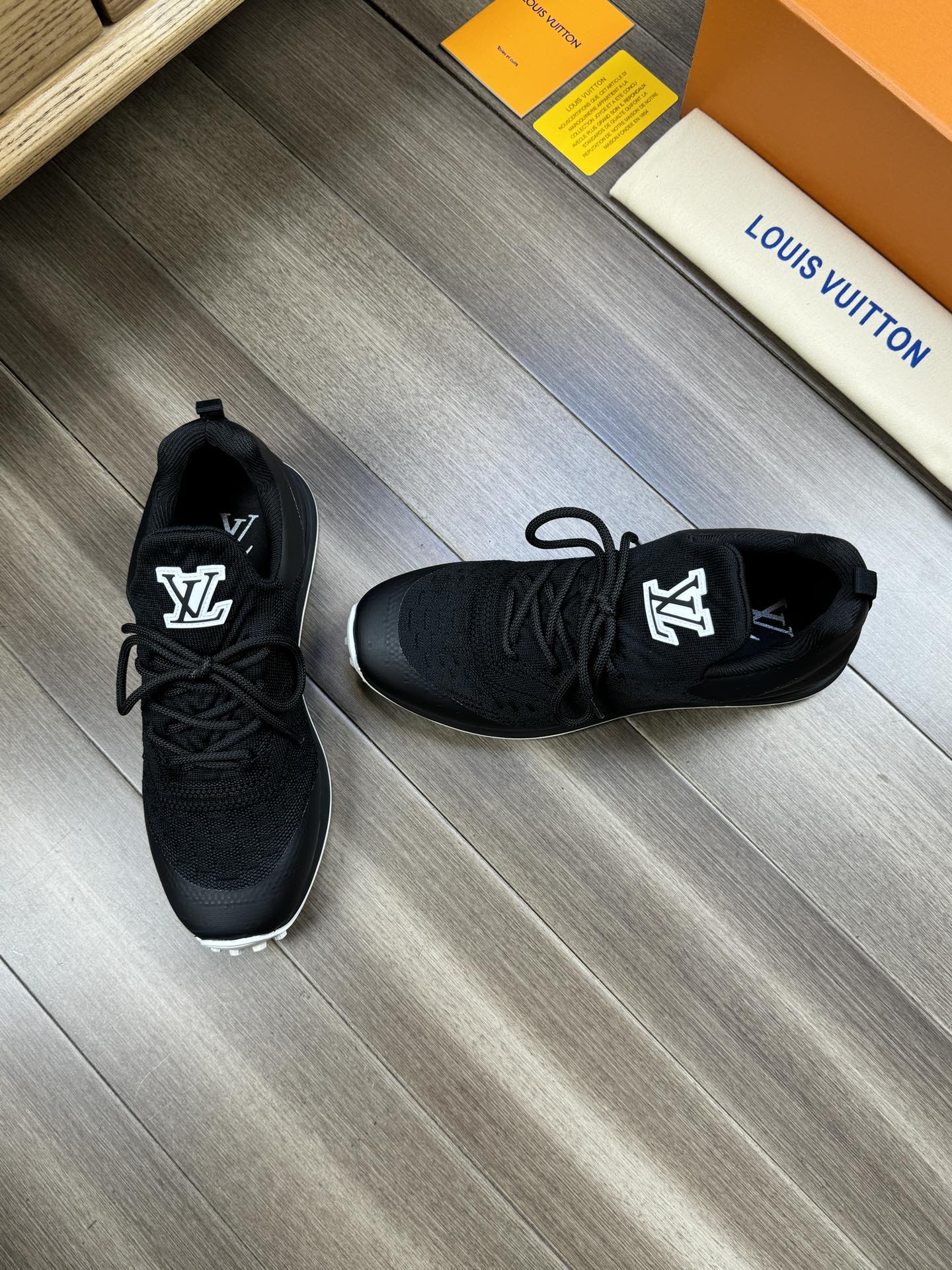 LV SNEAKERS IN BLACK MESH BREATHABLE FABRIC AND  CALFSKIN