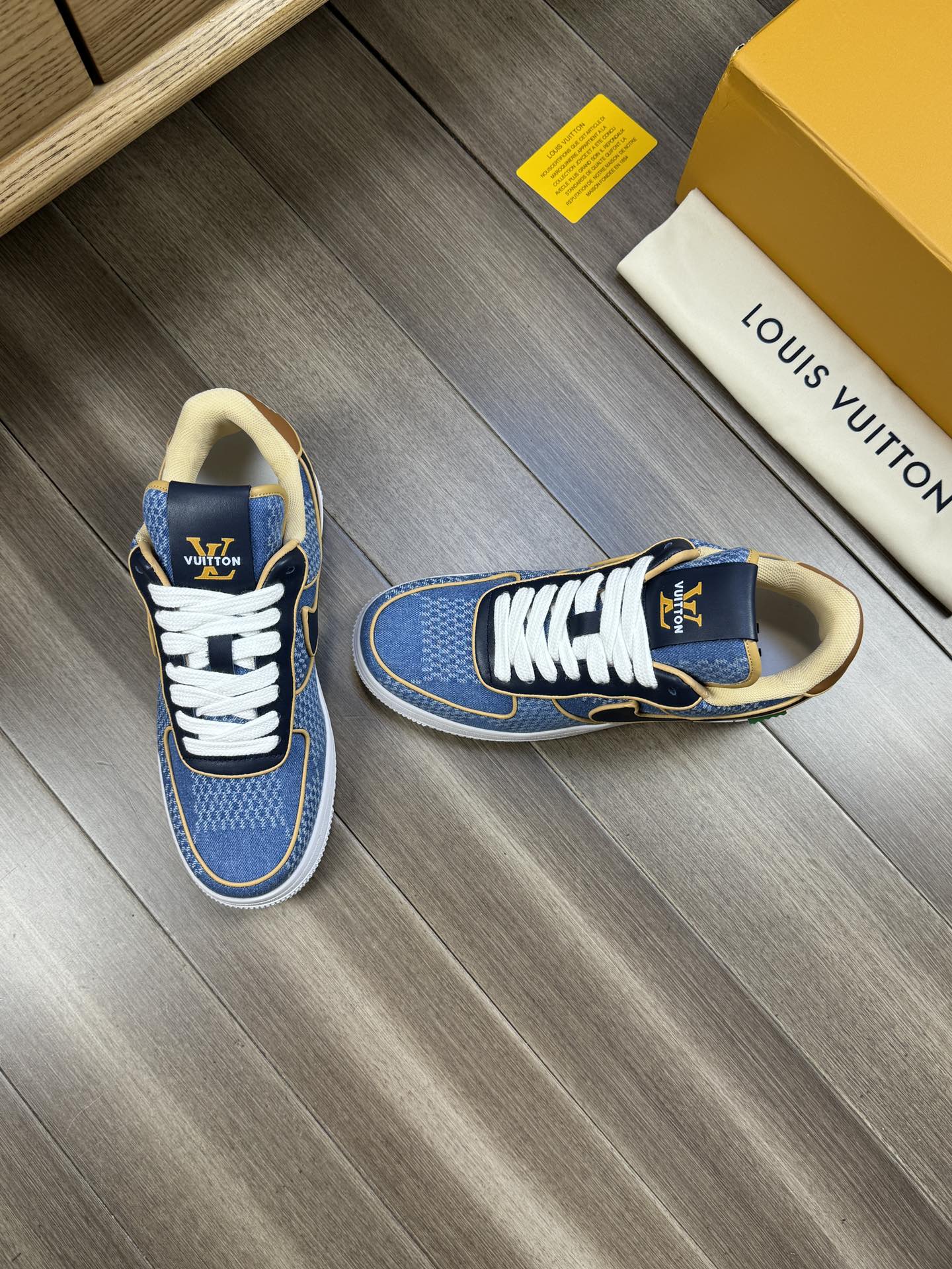 LV SNEAKER LIGHT BLUE CANVAS