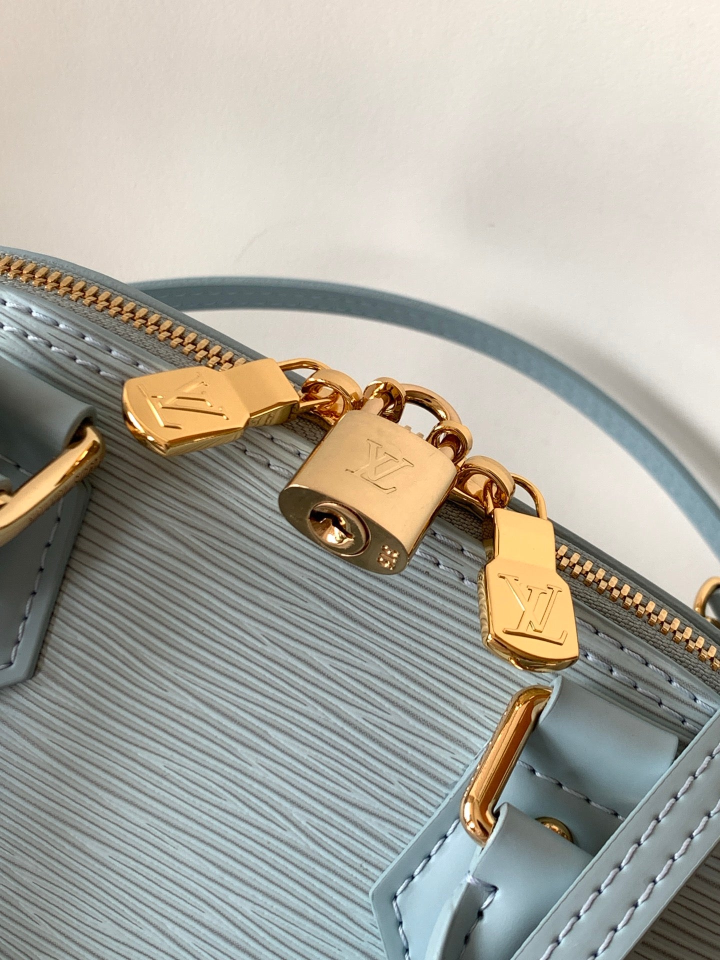 LV 26S ALMA BB BAG 23 IN LIGHT BLUE EPI LEATHER