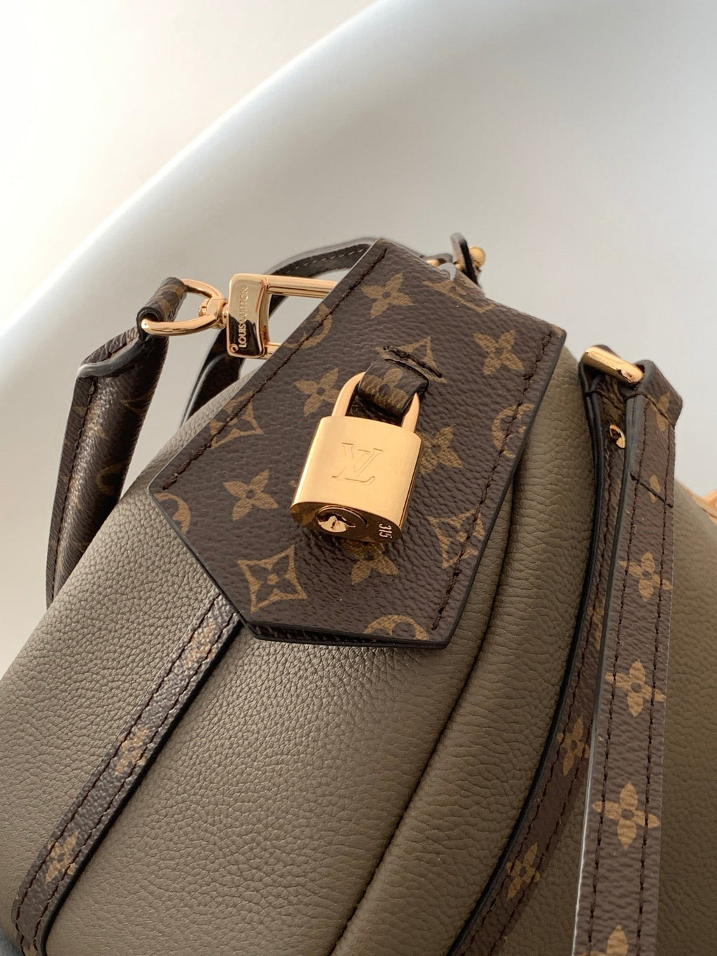 LV SMALL EXPRESS TRAVEL 26 IN BROWN CALFSKIN