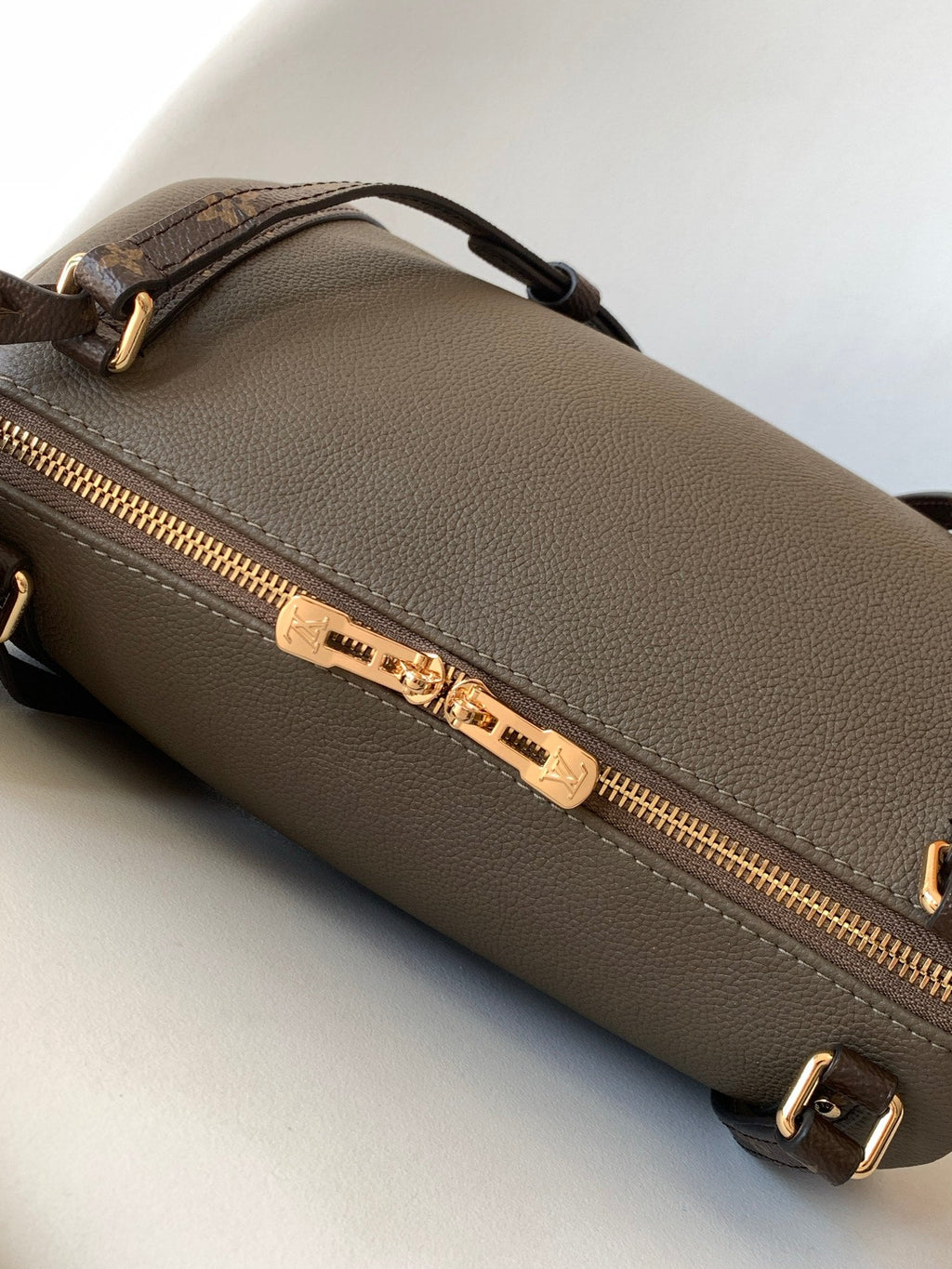 LV SMALL EXPRESS TRAVEL 26 IN BROWN CALFSKIN
