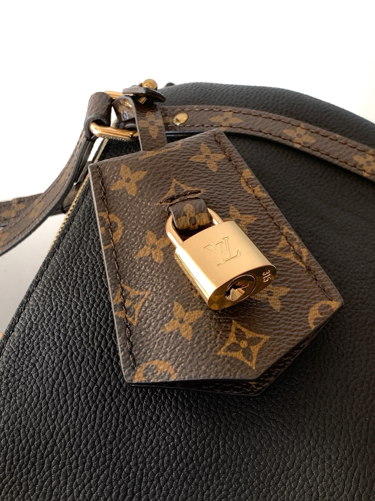 LV SMALL EXPRESS TRAVEL 26 IN BLACK CALFSKIN