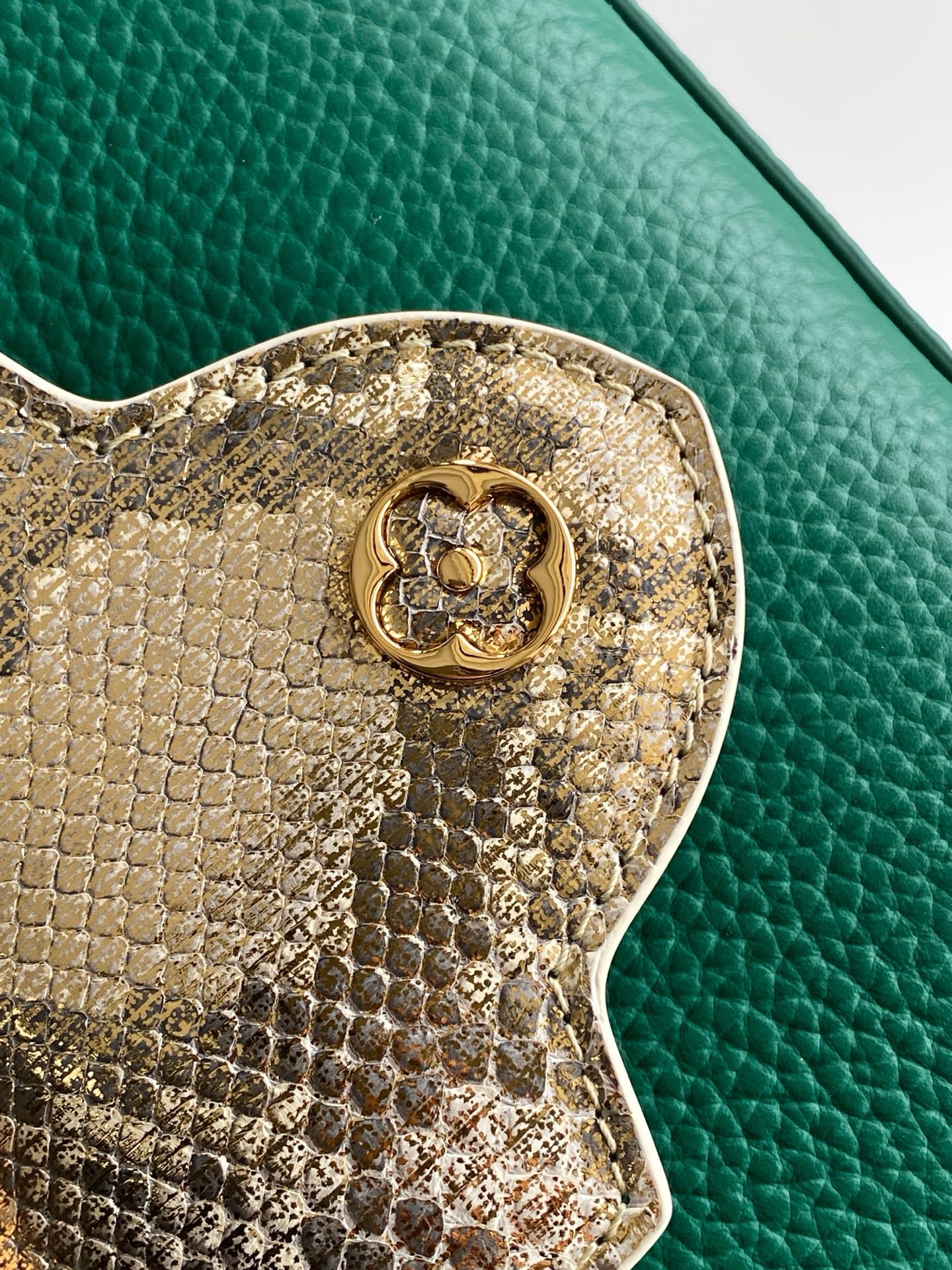LV 26S CAPUCINES BAG 21 IN DARK GREEN TAURILLON CALFSKIN
