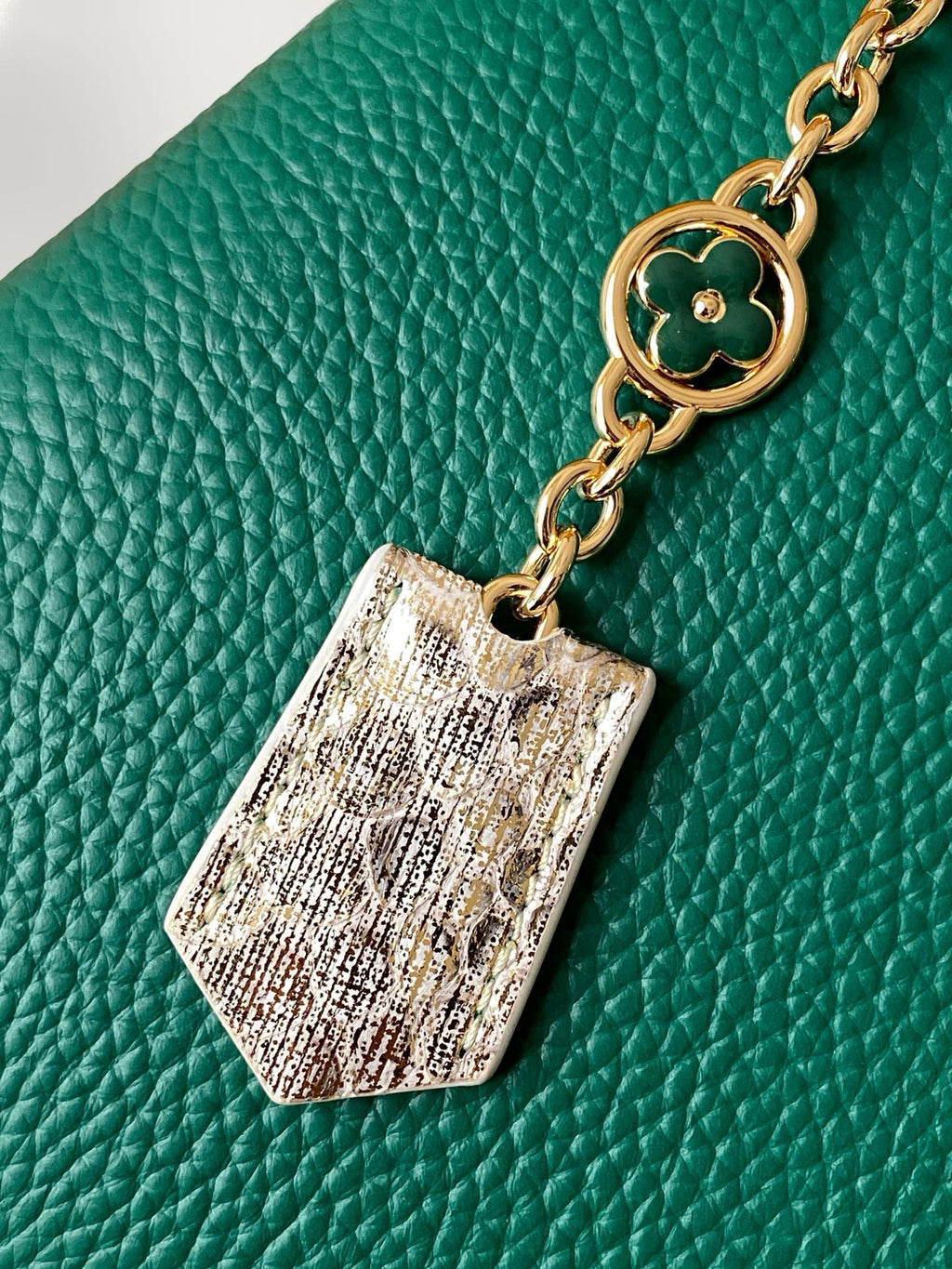 LV 26S CAPUCINES BAG 27 IN DARK GREEN TAURILLON CALFSKIN