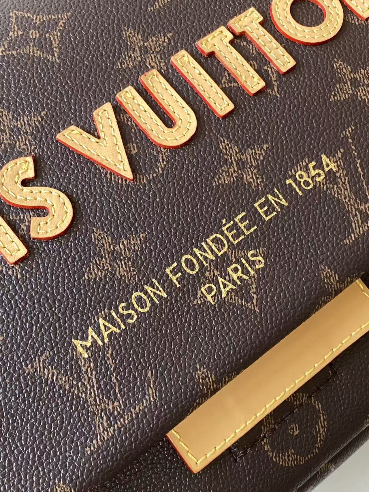 LV 26S TAKE OUT MESSENGER 32 IN BROWN CALFSKIN
