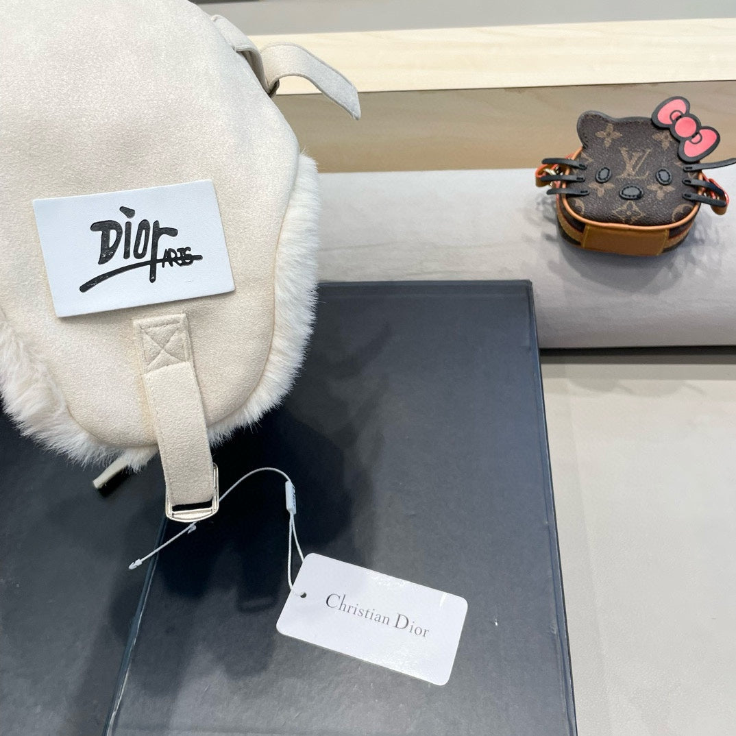 TRAPPER HAT IN WHITE VELVET AND RABBIT FUR 431383