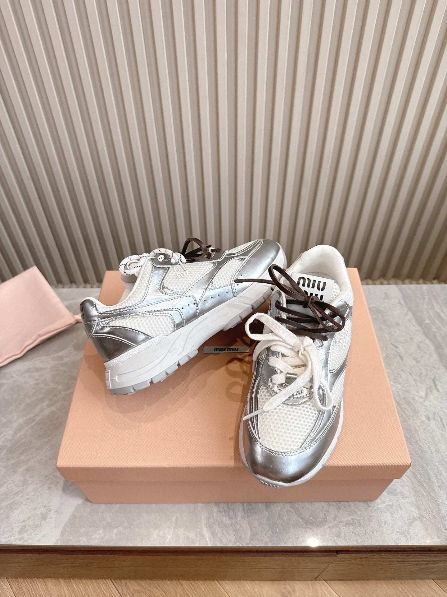MM SNEAKERS IN WHITE AND SILVER MESH MIX CALFSKIN