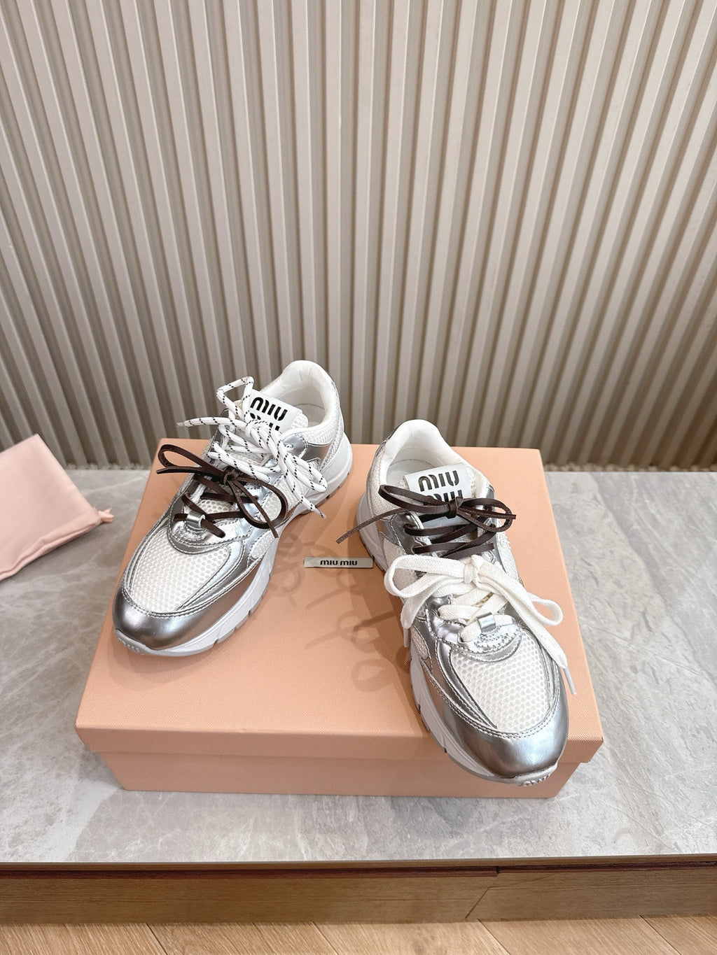MM SNEAKERS IN WHITE AND SILVER MESH MIX CALFSKIN