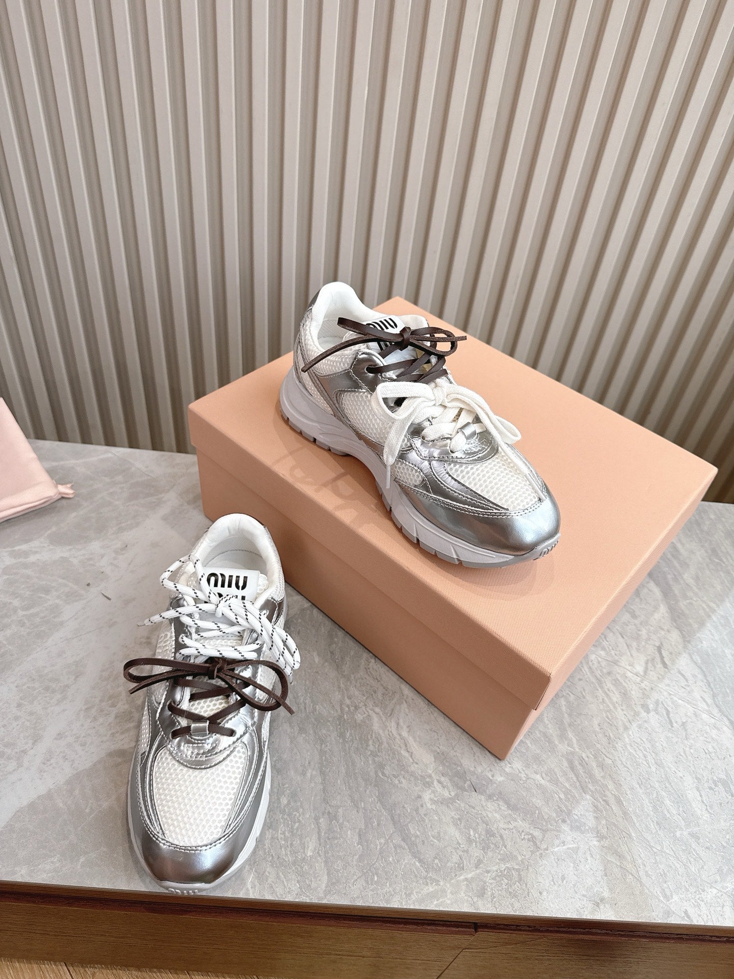MM SNEAKERS IN WHITE AND SILVER MESH MIX CALFSKIN