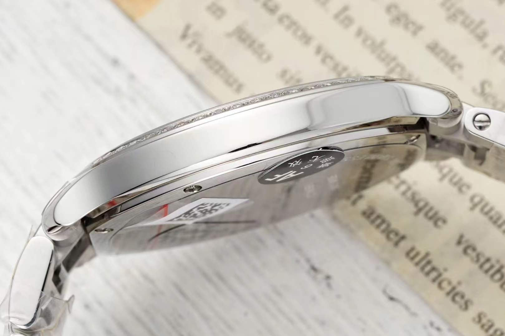 RONDE MUST DE CARTIER WATCH SILVER CASE AND GREEN DIAL WITH CRYSTALS