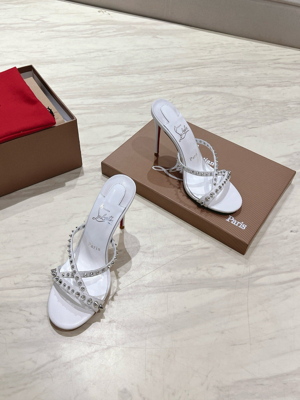 CRYSTAL GLITTER CRISS-CROSS STRAP SANDALS IN WHITE CALFSKIN