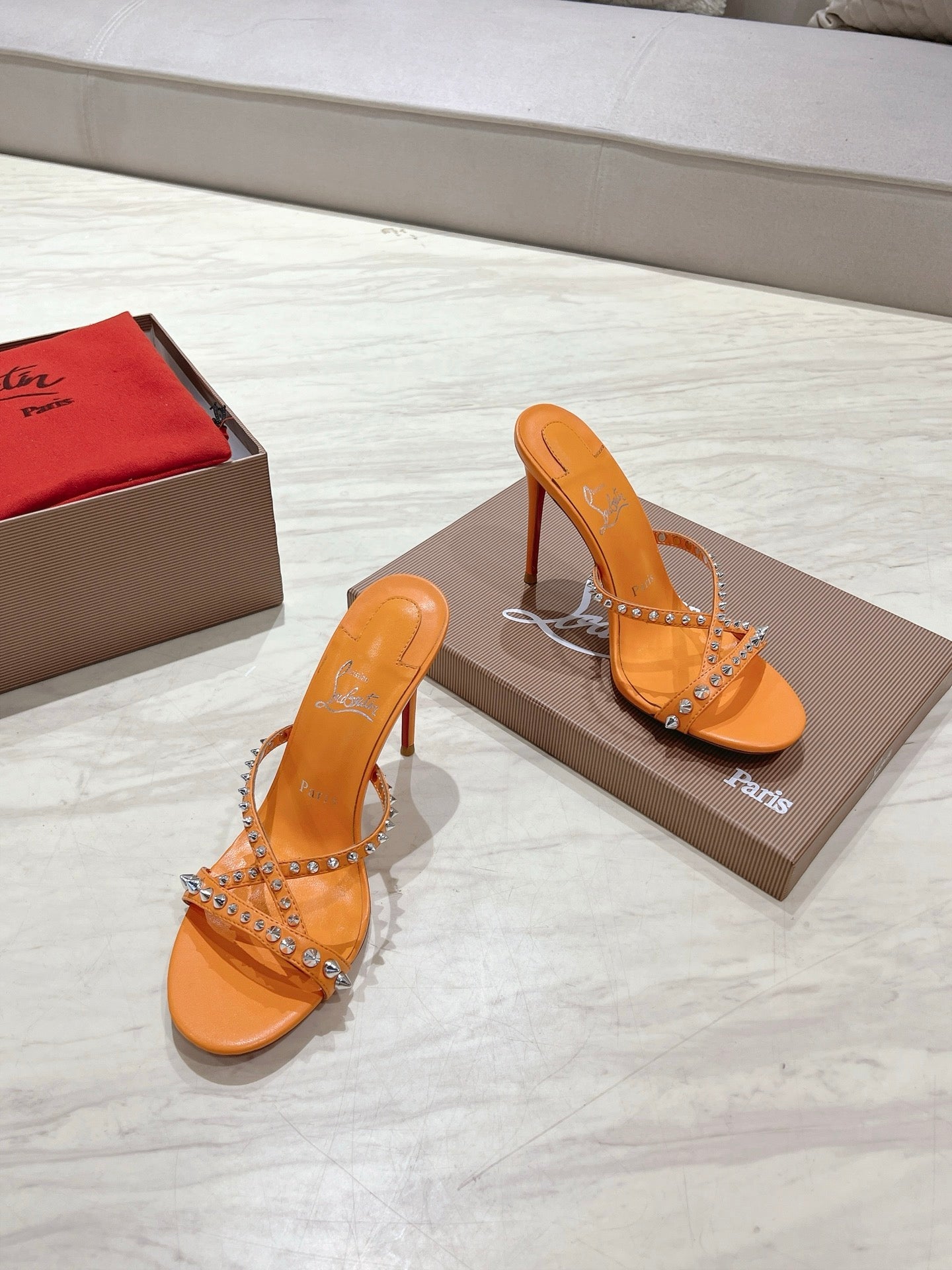 CRYSTAL GLITTER CRISS-CROSS STRAP SANDALS IN ORANGE CALFSKIN