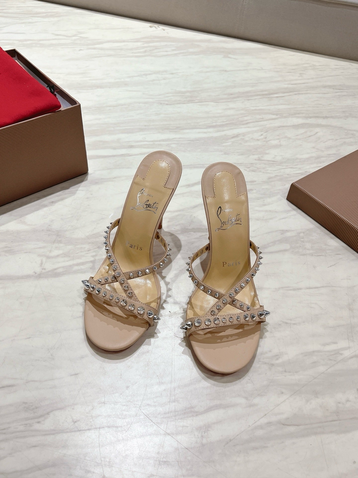 CRYSTAL GLITTER CRISS-CROSS STRAP SANDALS IN BEIGE CALFSKIN