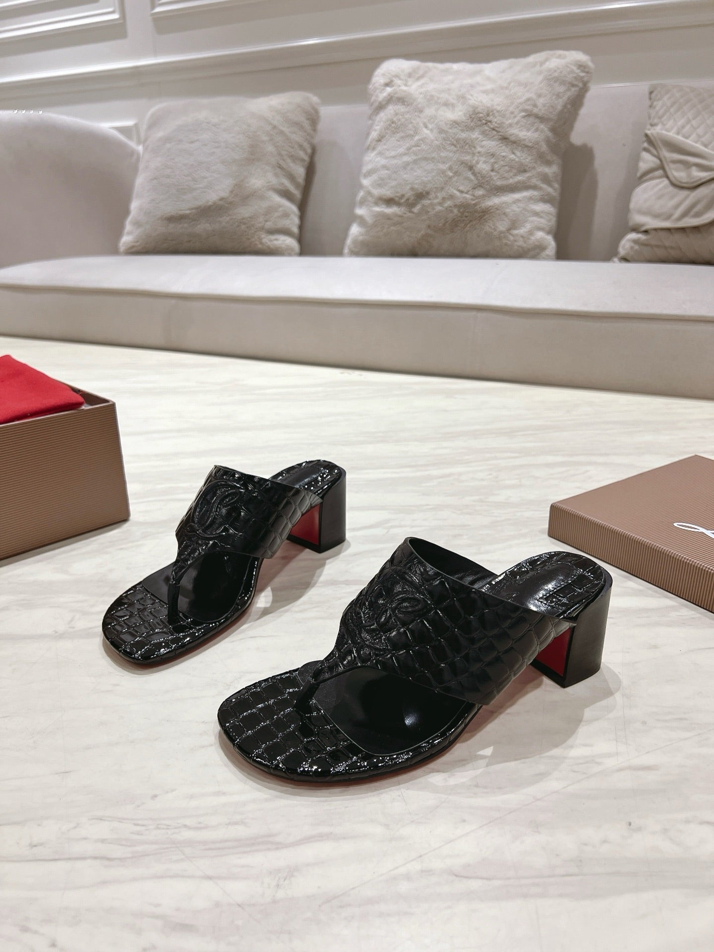 EMBOIDERED LOGO MULES IN BLACK EMBOSSED CALFSKIN