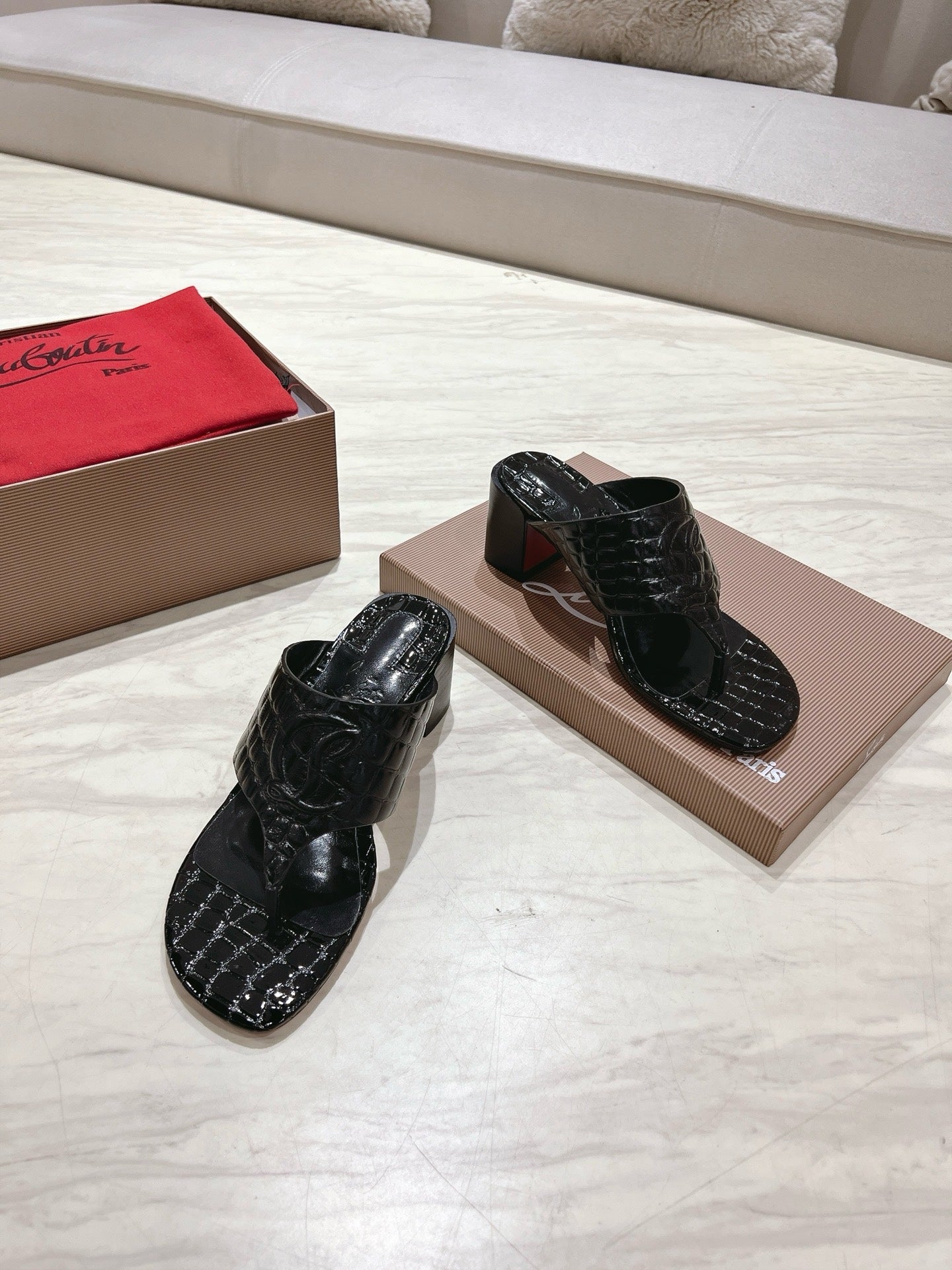 EMBOIDERED LOGO MULES IN BLACK EMBOSSED CALFSKIN