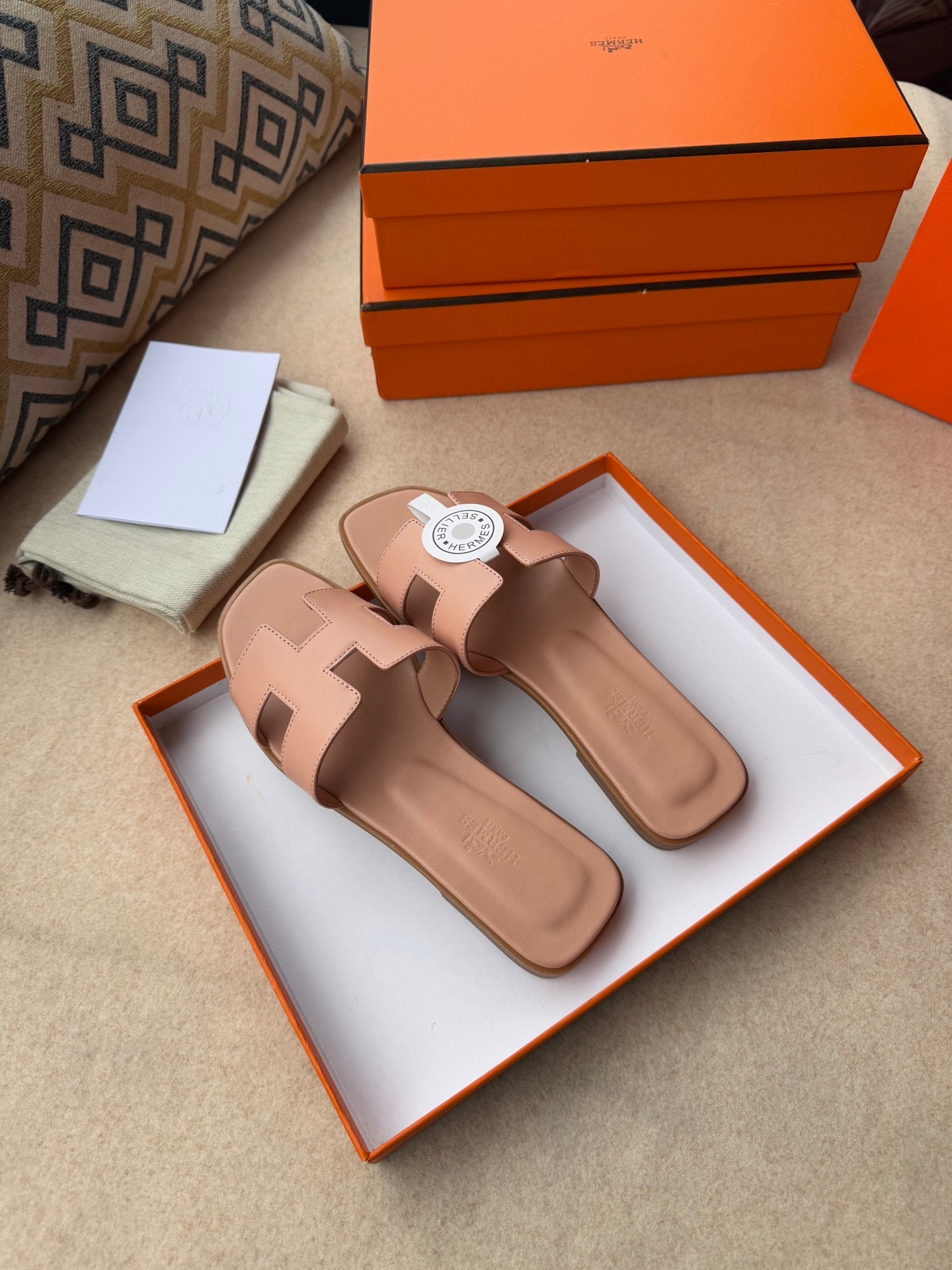 0RAN SANDALS IN PEACH PINK CALFSKIN