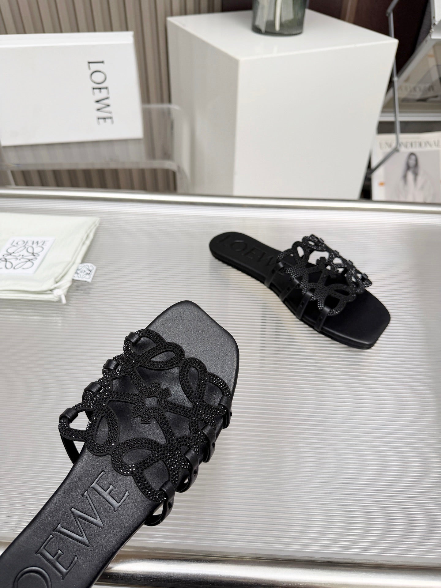LOEWE 26S FLAT SANDALS IN BLACK CALFSKIN WITH CRYSTALS