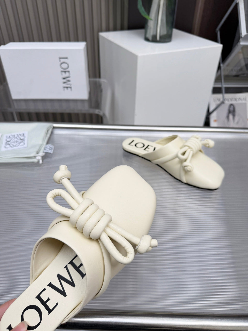 LOEWE 26S MULE LOAFERS IN IVORY WHITE CALFSKIN KNOT DETAIL