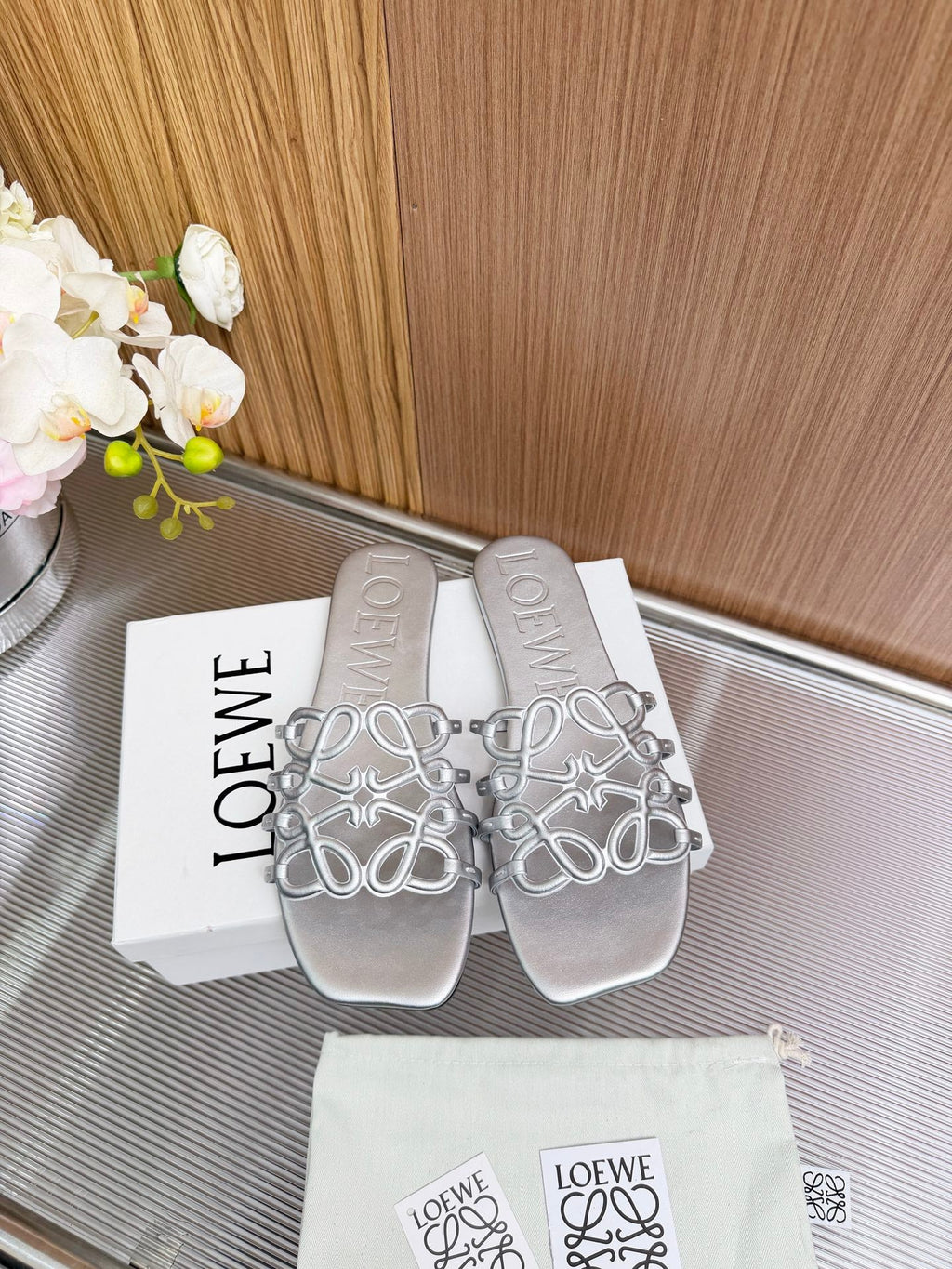 LOEWE 26S PETAL ANAGRAM SLIDE IN SILVER SOFT CALFSKIN