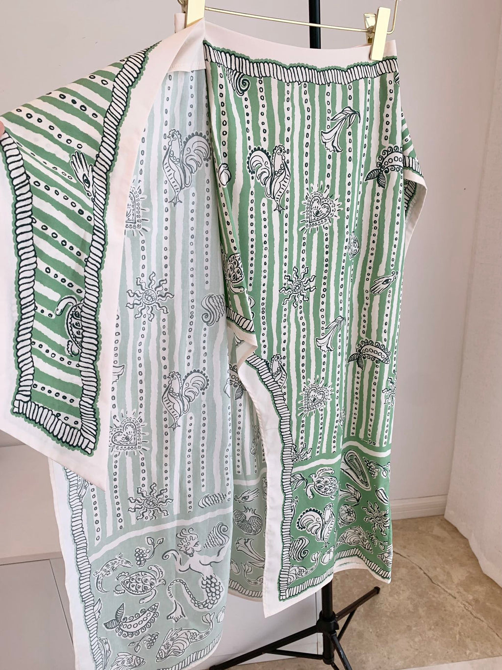 ALEMAIS FLOWY LONG SKIRT IN GREEN MIX WHITE 267465