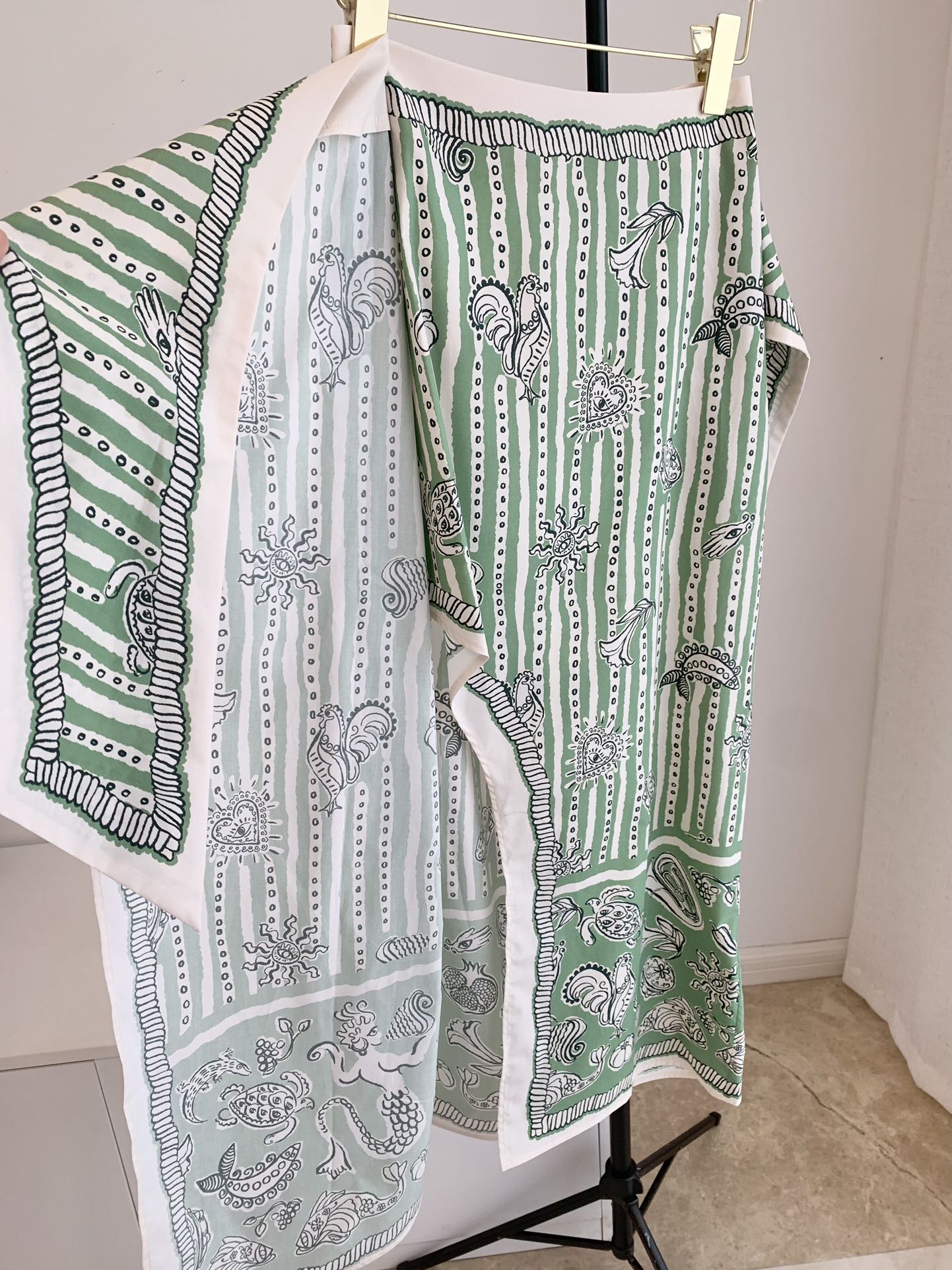 ALEMAIS FLOWY LONG SKIRT IN GREEN MIX WHITE 267465
