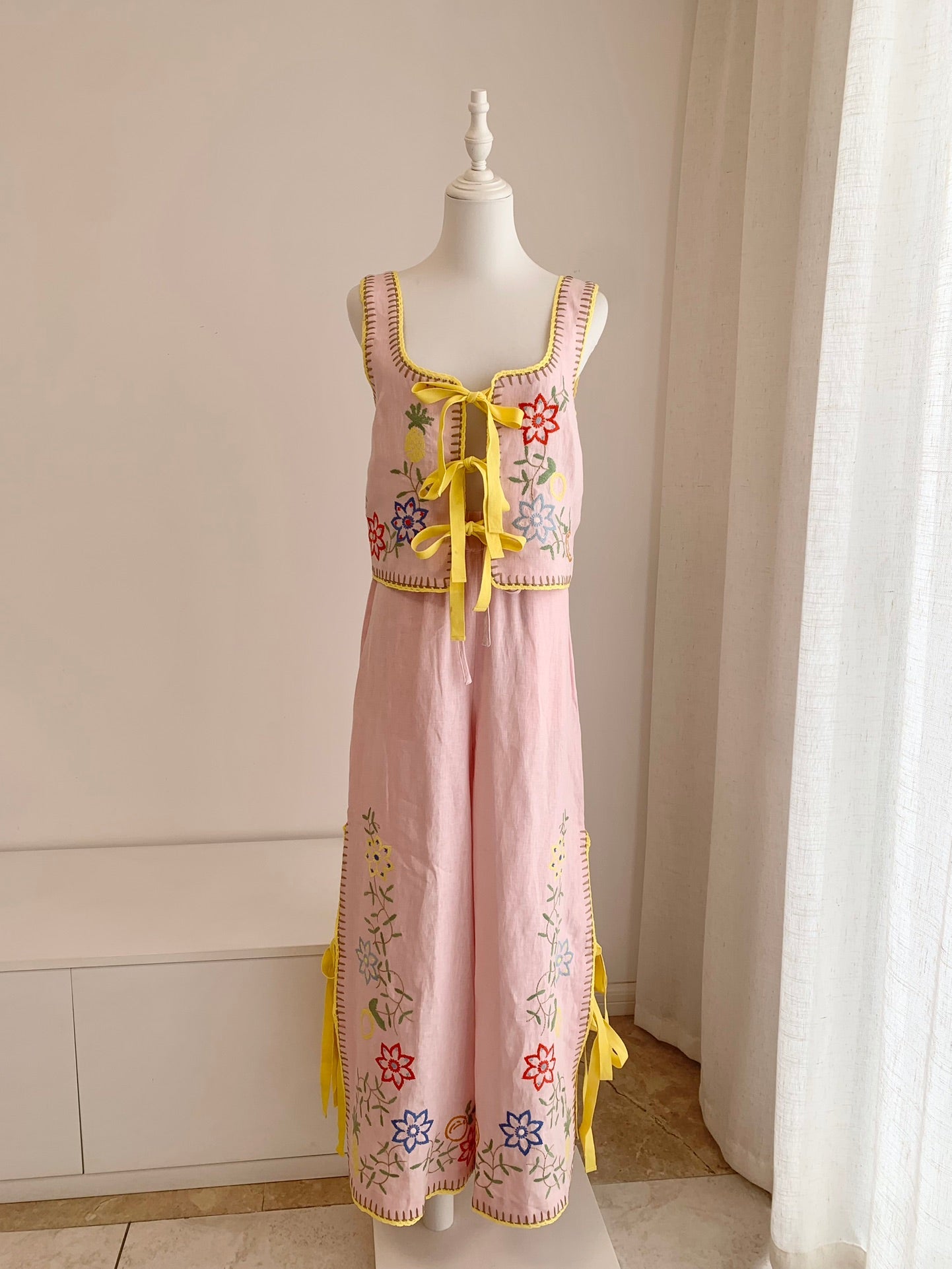 ALEMAIS FLORAL EMBROIDERED SET IN LIGHT PINK 267456