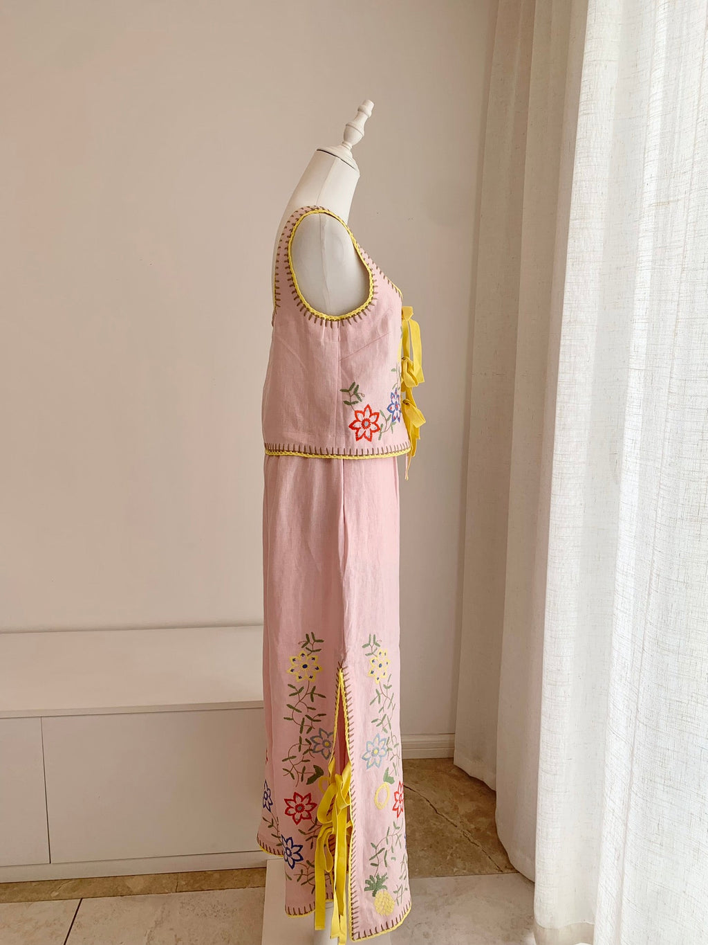 ALEMAIS FLORAL EMBROIDERED SET IN LIGHT PINK 267456