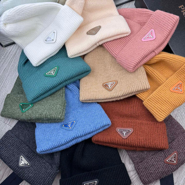 BEANIE HAT IN CHARCOAL GRAY WOOL 332391