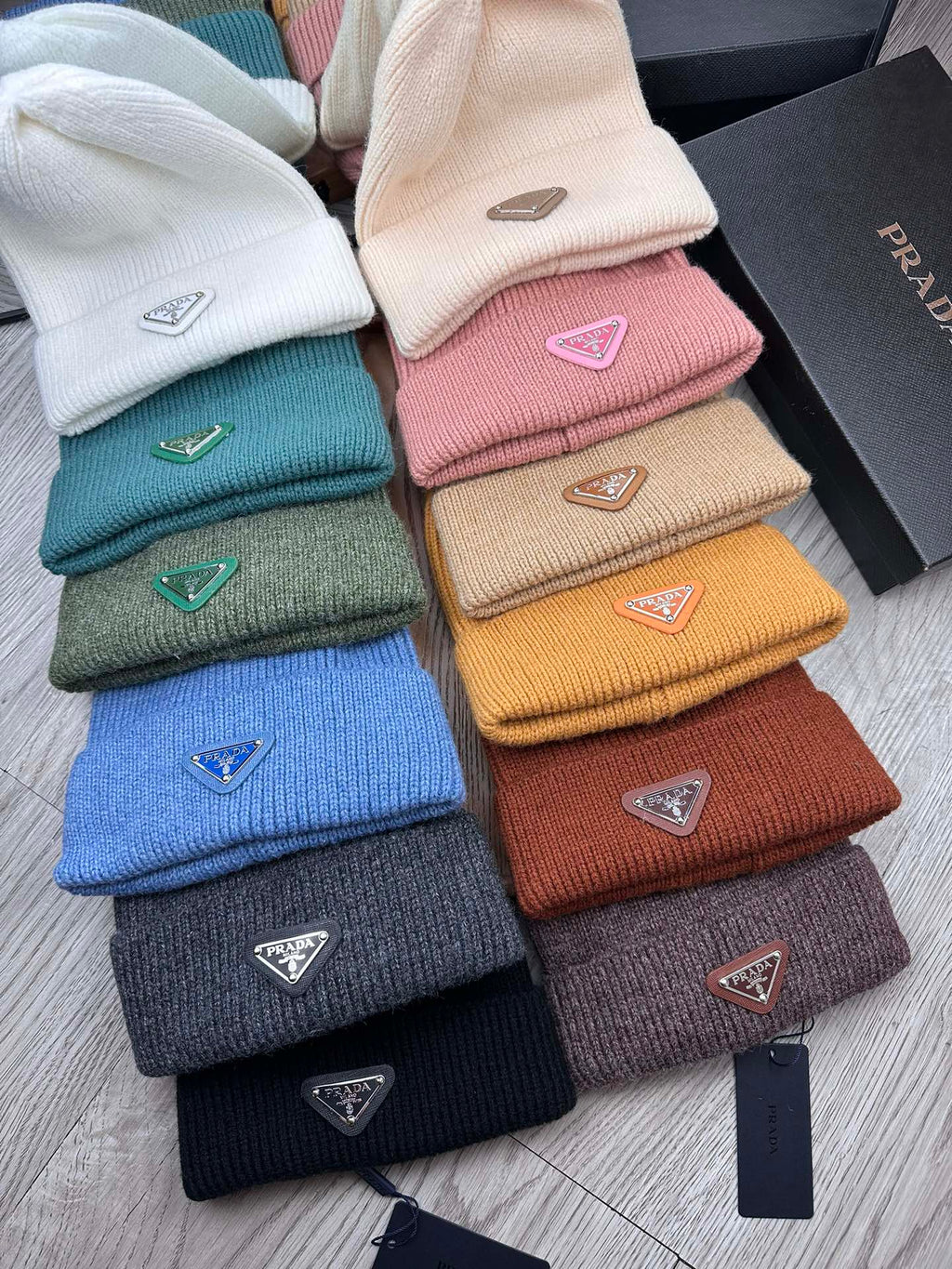 BEANIE HAT IN RED BROWN WOOL 332398