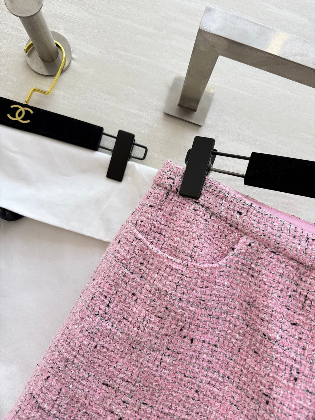 CHANEL 26S SHORT-SLEEVE WOOL TOP AND SHORTS SET 929
