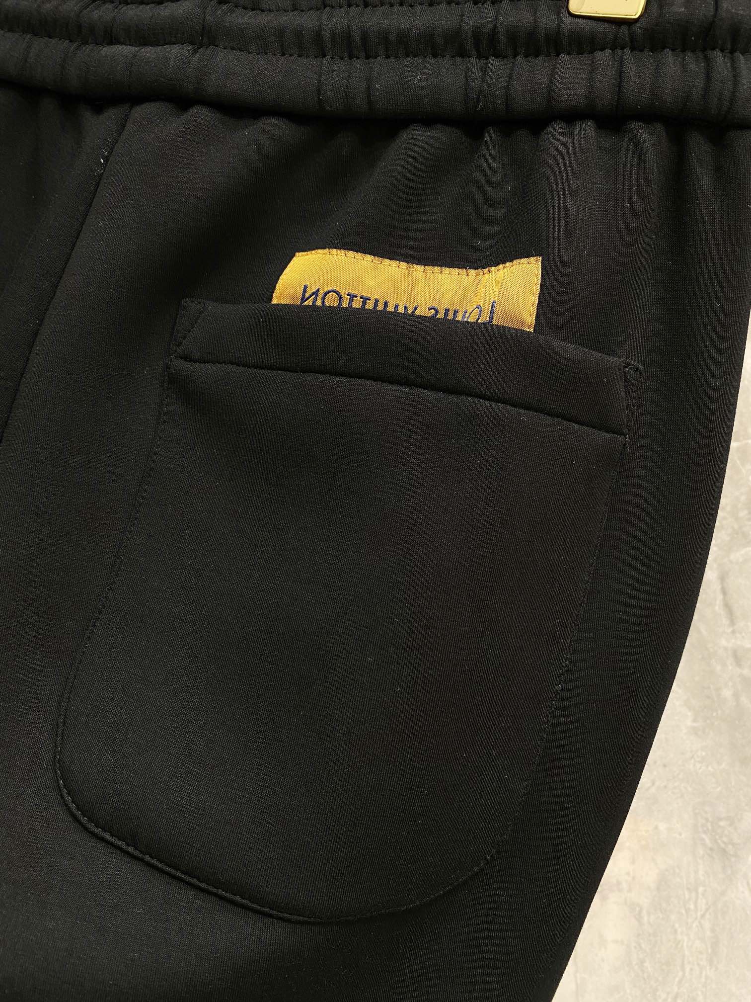 LV BLACK TROUSERS 239479