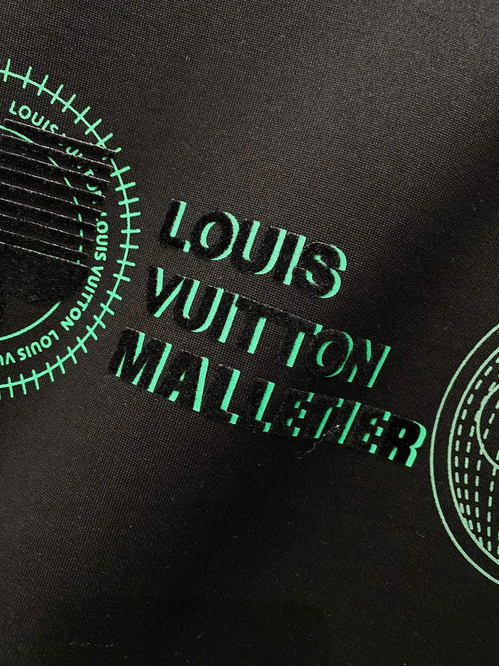 LV BLACK COTTON T-SHIRT GREEN LOGO PRINT 238842