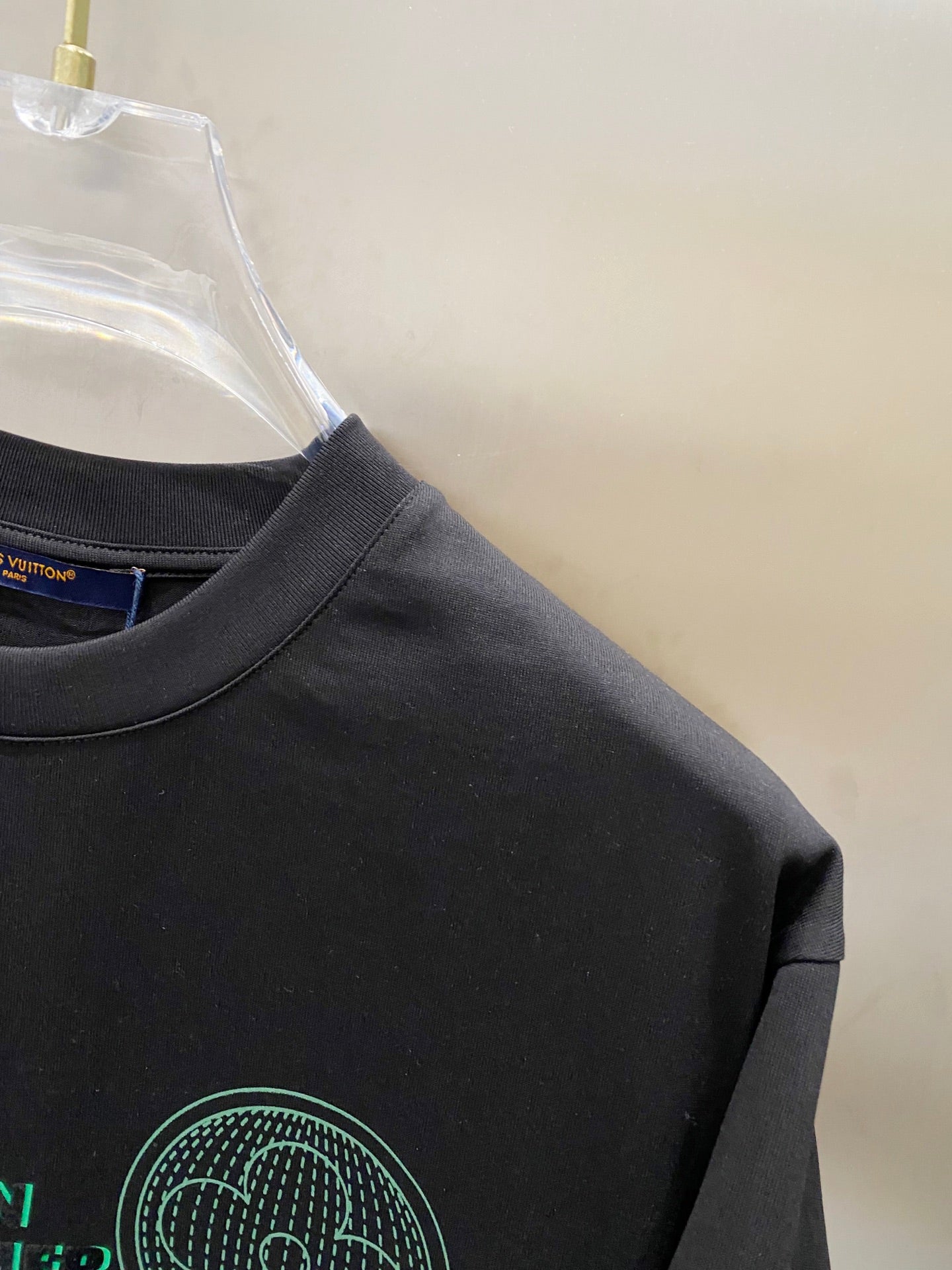 LV BLACK COTTON T-SHIRT GREEN LOGO PRINT 238842