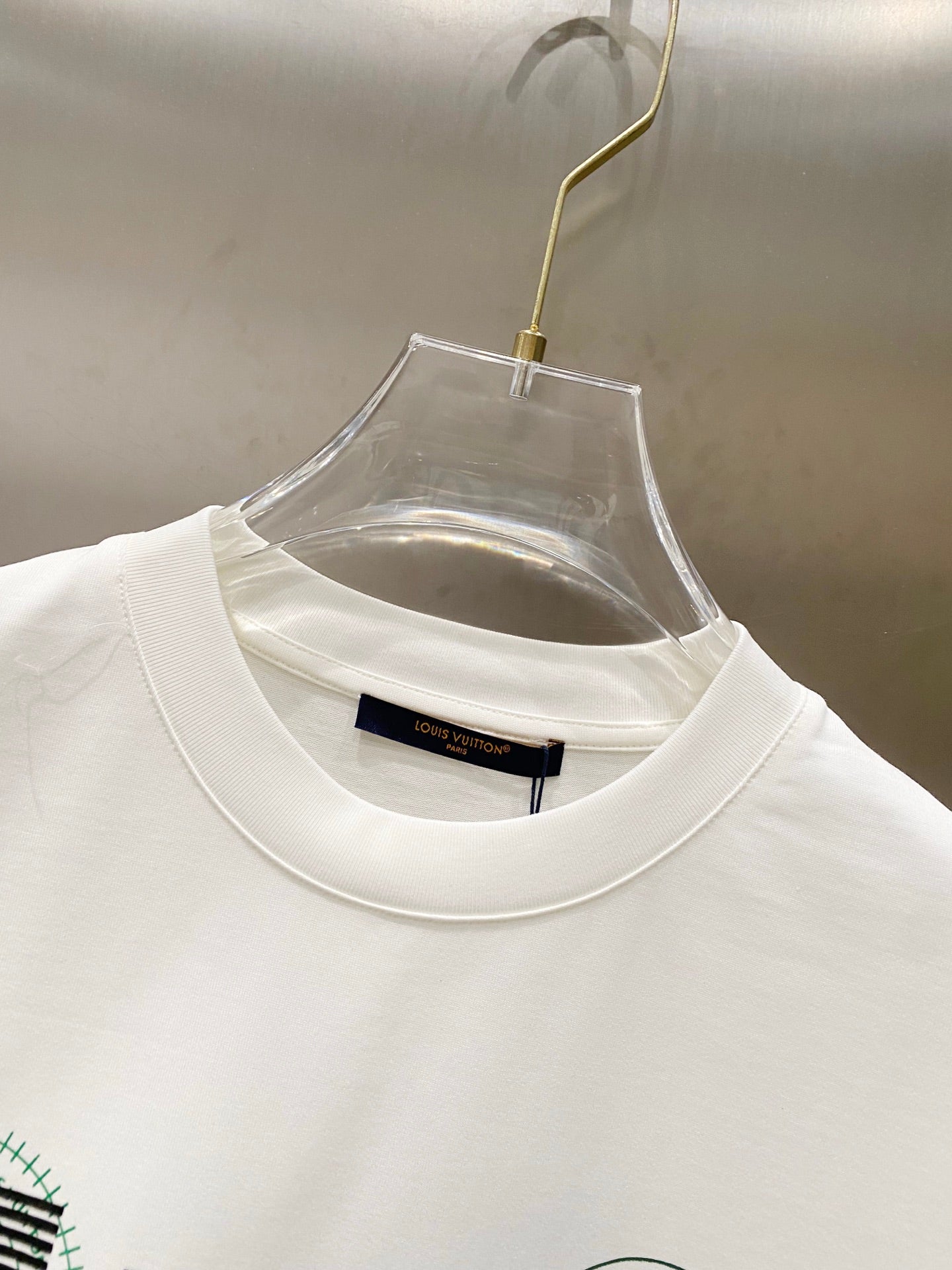 LV WHITE COTTON T-SHIRT GREEN LOGO PRINT 238843